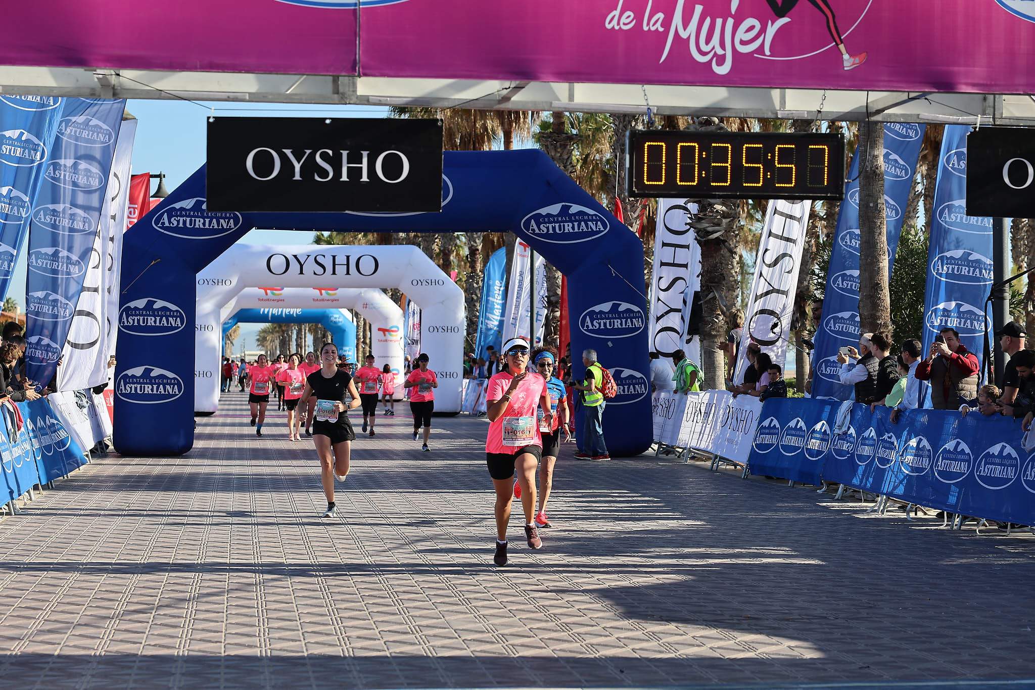 Las mejores fotos de la Carrera de la Mujer Central Lechera Asturiana de Valencia 2024. 0413