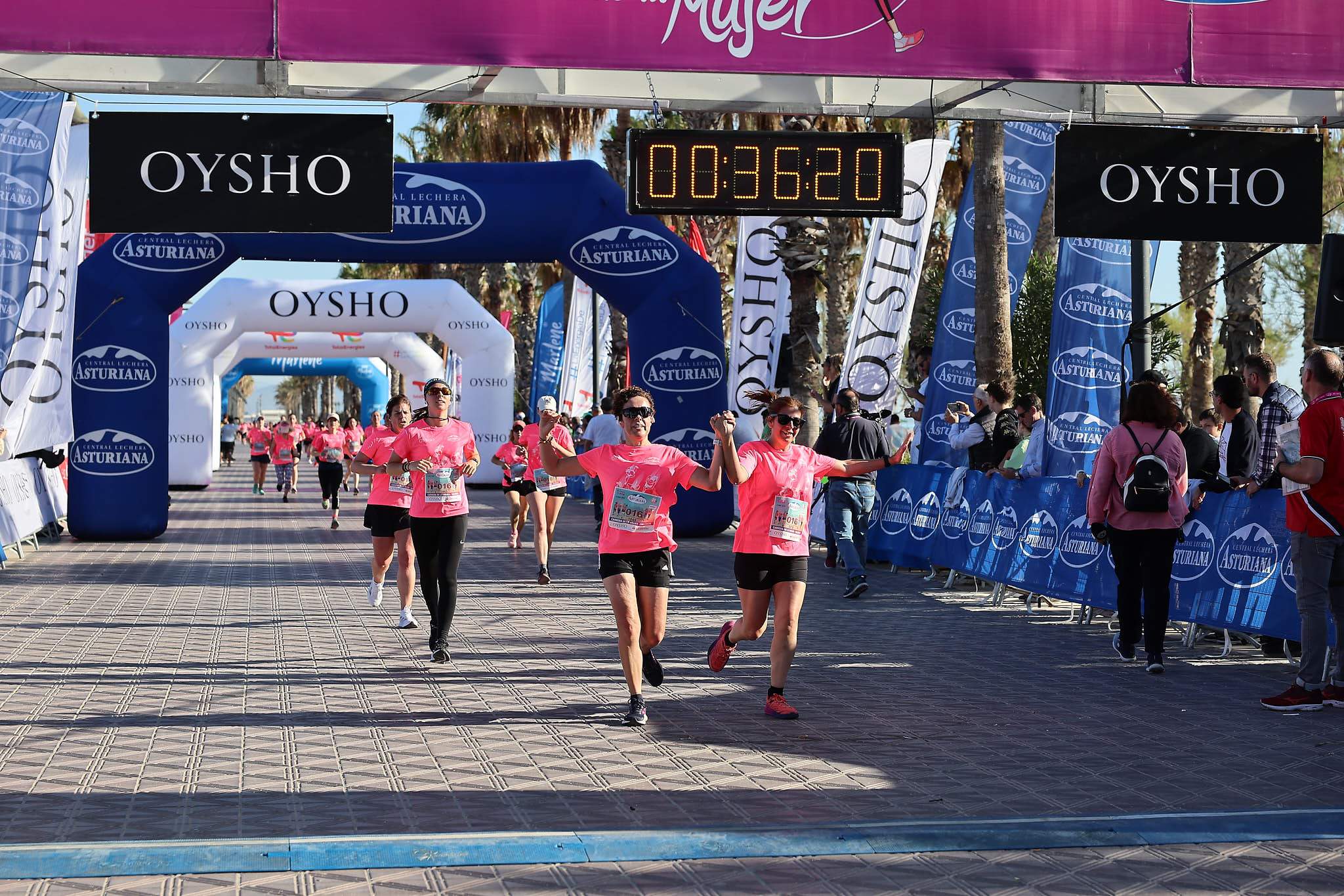 Las mejores fotos de la Carrera de la Mujer Central Lechera Asturiana de Valencia 2024. 0424