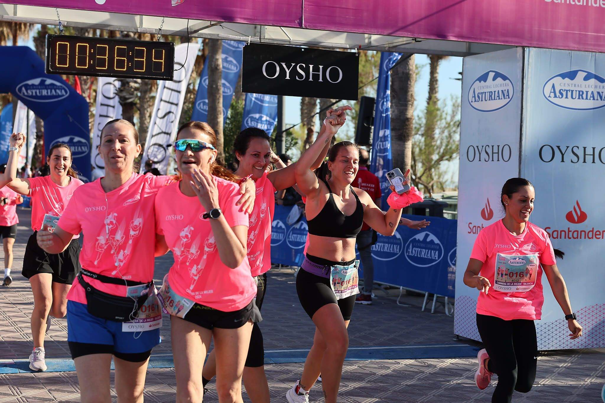 Las mejores fotos de la Carrera de la Mujer Central Lechera Asturiana de Valencia 2024. 0433