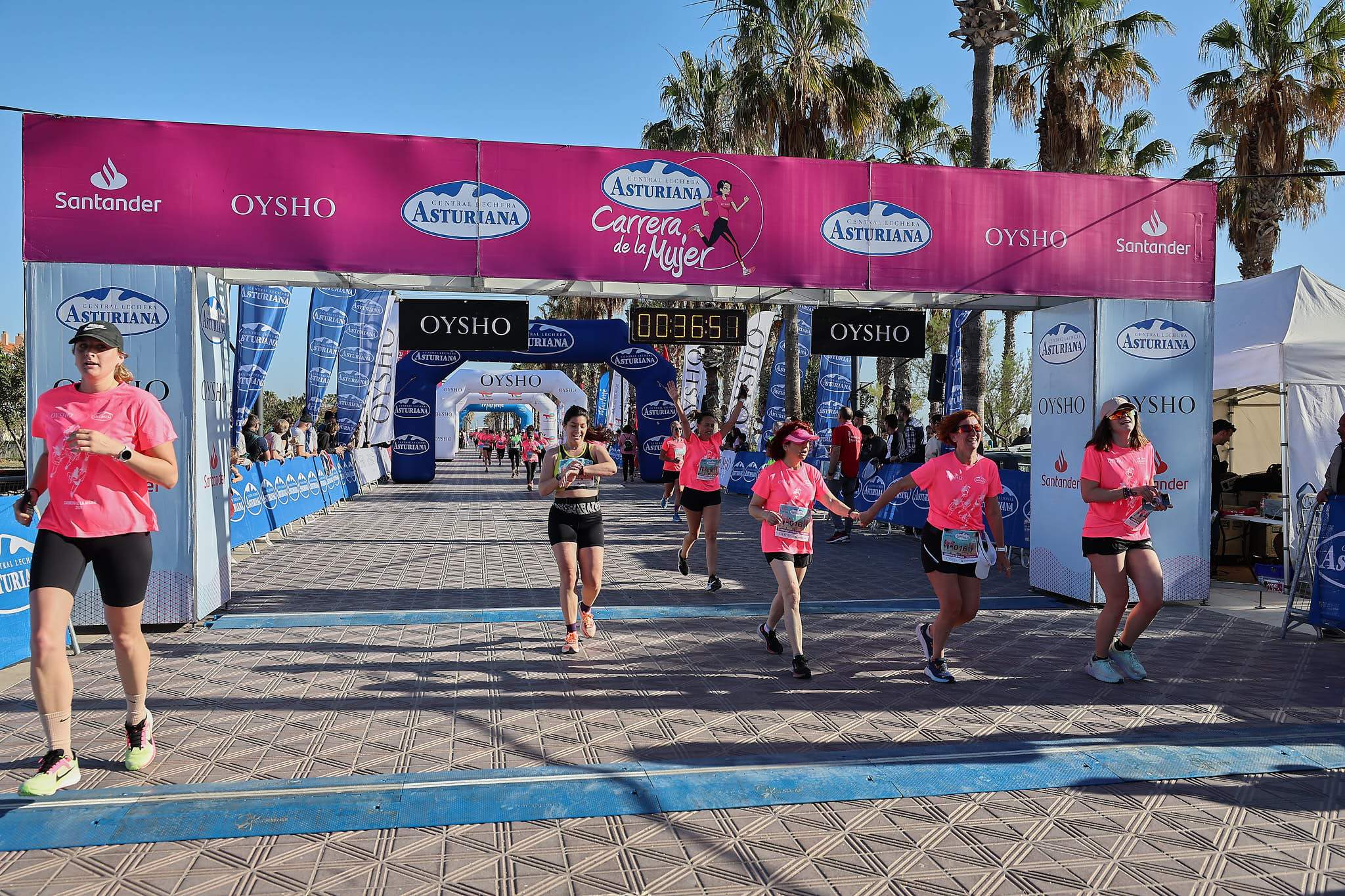Las mejores fotos de la Carrera de la Mujer Central Lechera Asturiana de Valencia 2024. 0445