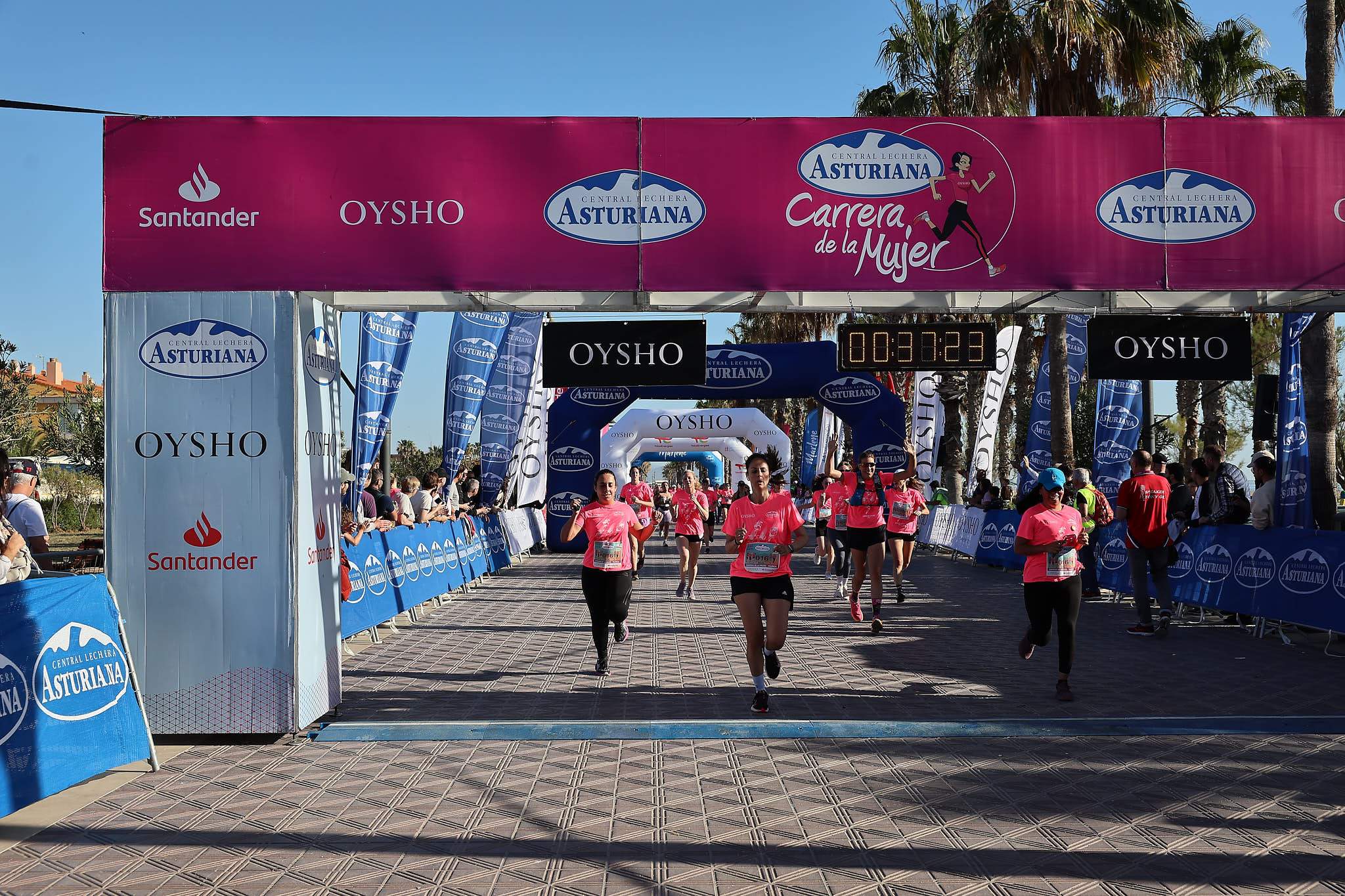Las mejores fotos de la Carrera de la Mujer Central Lechera Asturiana de Valencia 2024. 0463