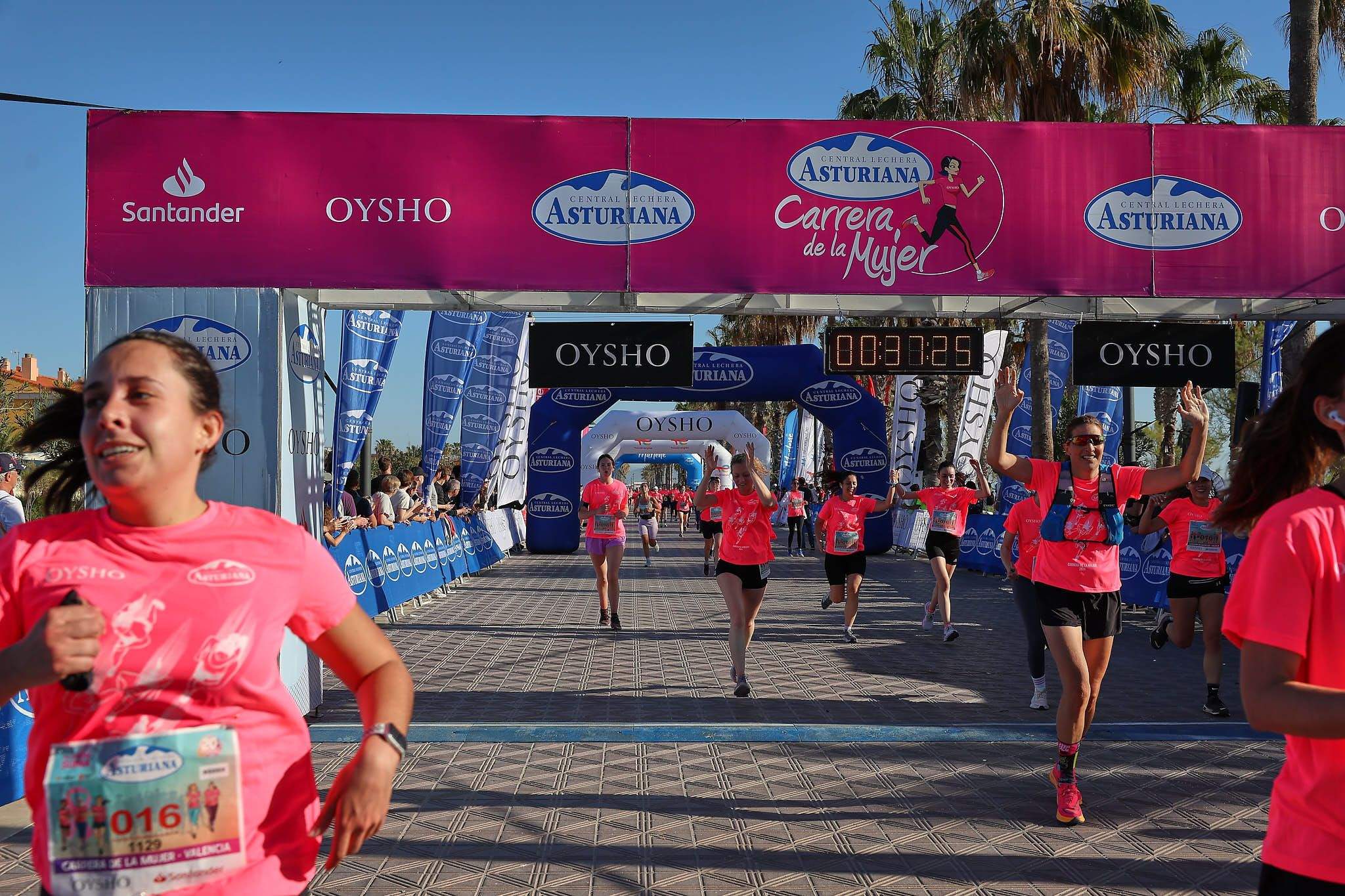 Las mejores fotos de la Carrera de la Mujer Central Lechera Asturiana de Valencia 2024. 0465