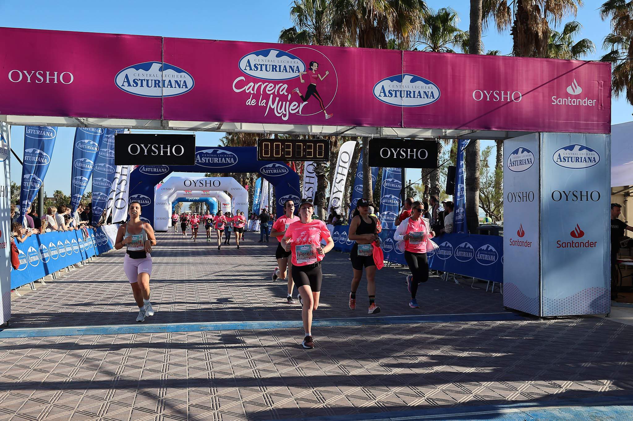 Las mejores fotos de la Carrera de la Mujer Central Lechera Asturiana de Valencia 2024. 0468