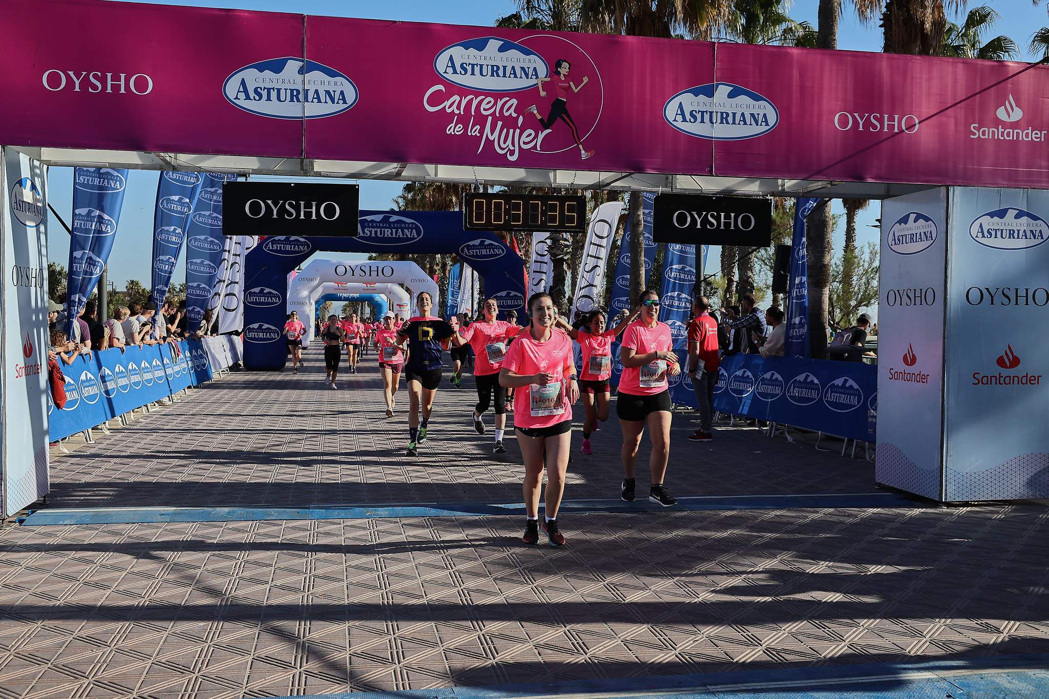 Las mejores fotos de la Carrera de la Mujer Central Lechera Asturiana de Valencia 2024. 0473