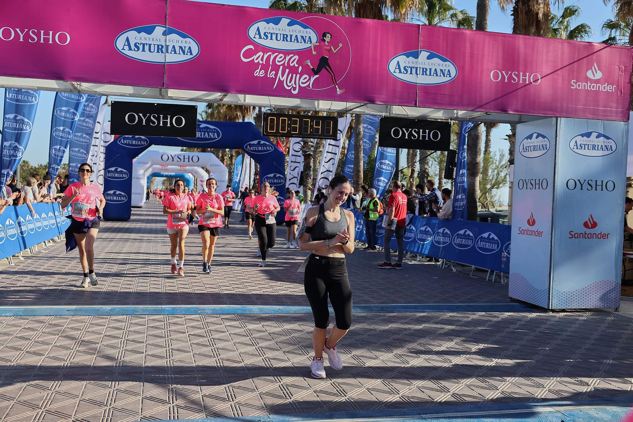 Las mejores fotos de la Carrera de la Mujer Central Lechera Asturiana de Valencia 2024. 0477