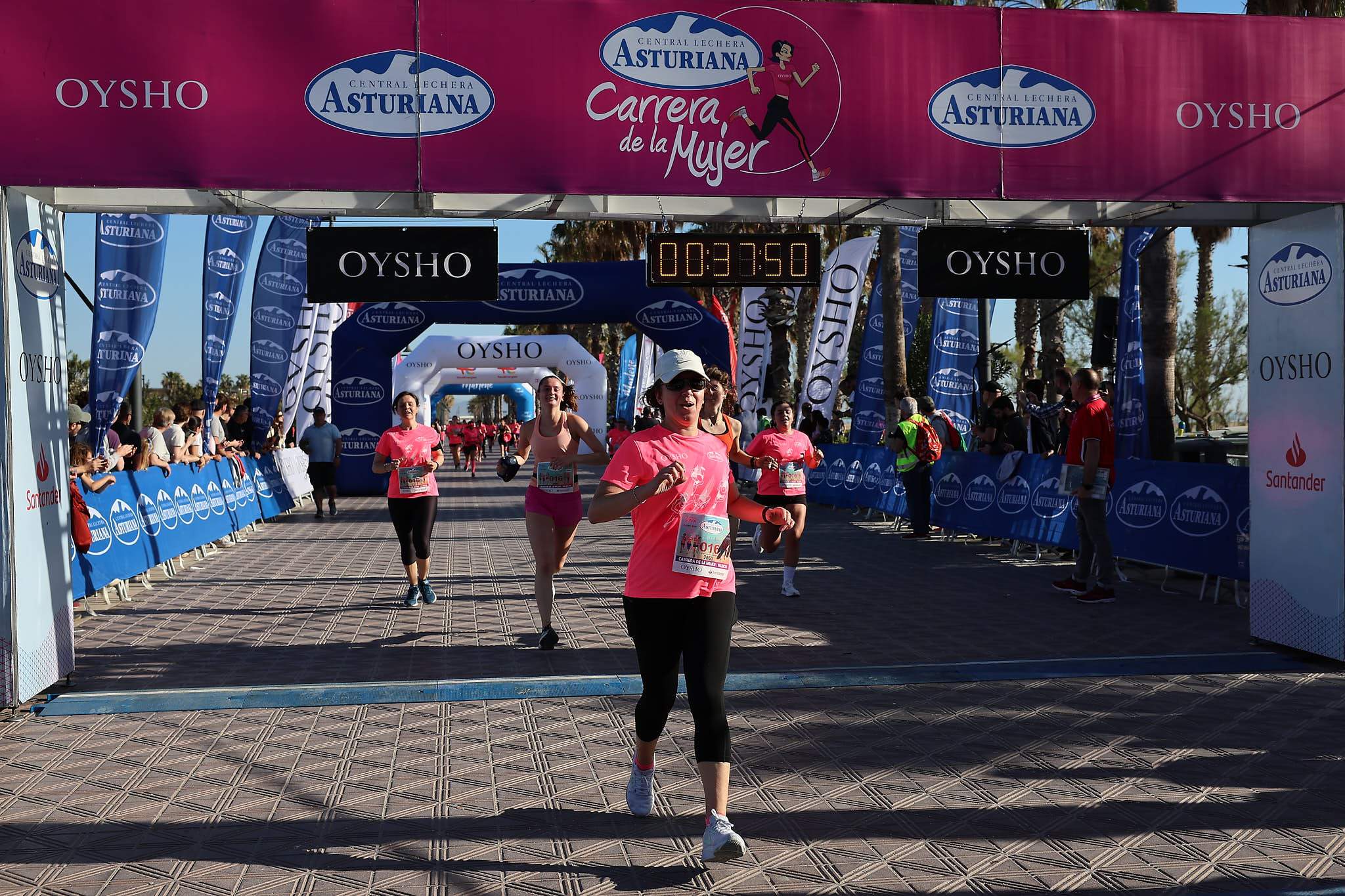 Las mejores fotos de la Carrera de la Mujer Central Lechera Asturiana de Valencia 2024. 0486