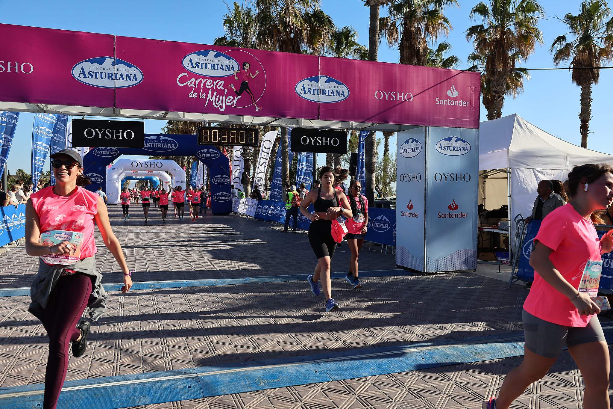 Las mejores fotos de la Carrera de la Mujer Central Lechera Asturiana de Valencia 2024. 0497
