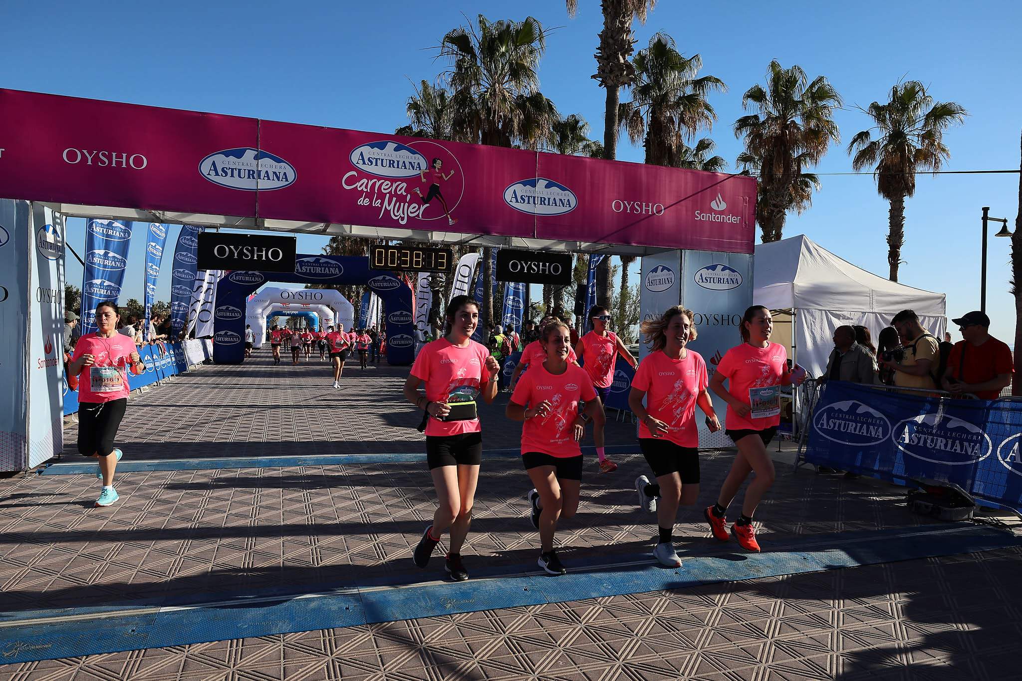 Las mejores fotos de la Carrera de la Mujer Central Lechera Asturiana de Valencia 2024. 0499