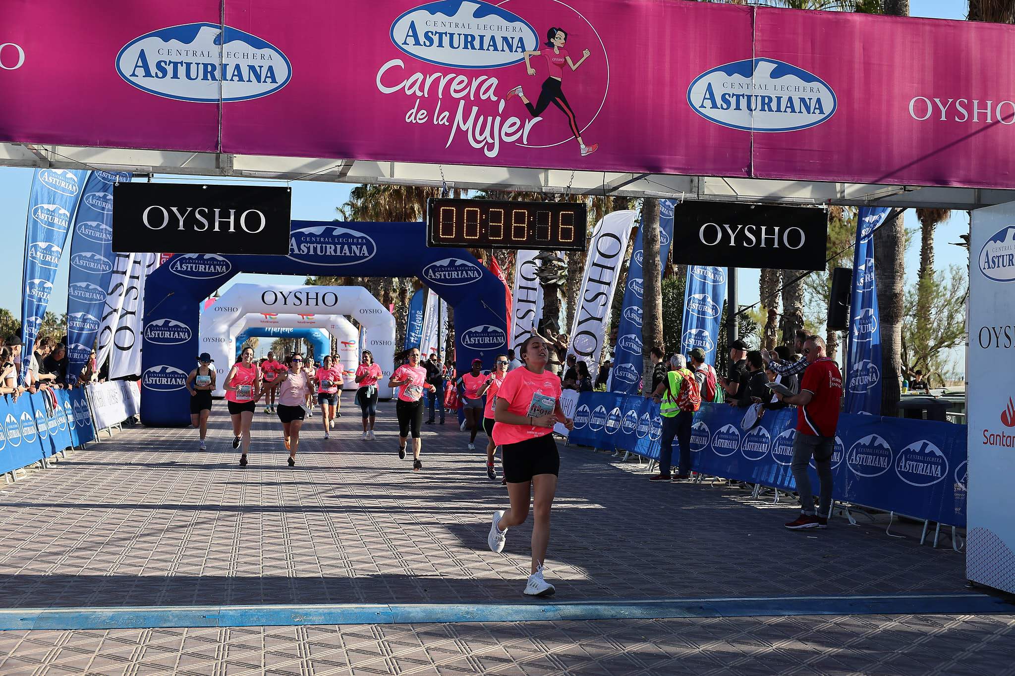 Las mejores fotos de la Carrera de la Mujer Central Lechera Asturiana de Valencia 2024. 0501