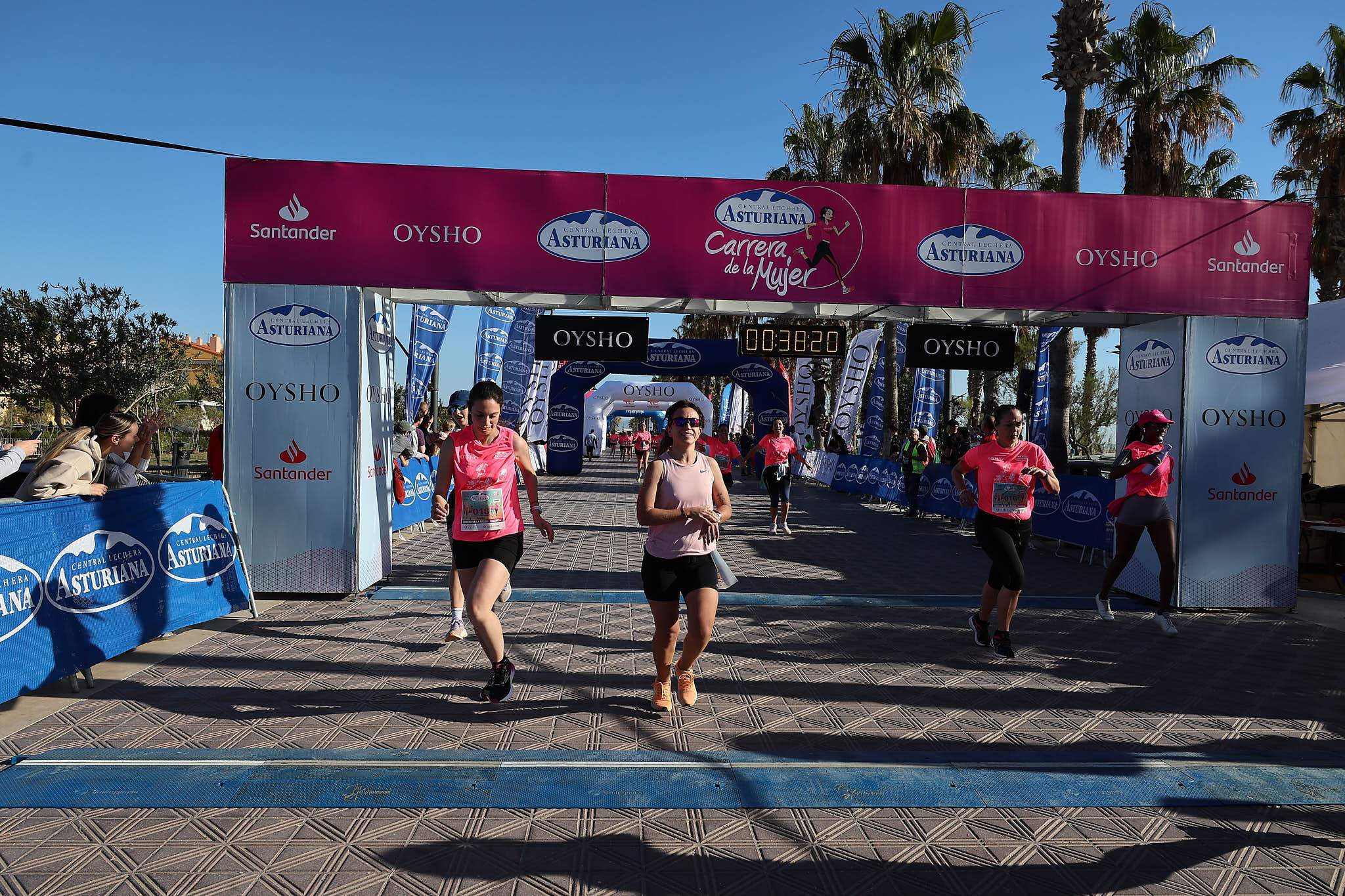 Las mejores fotos de la Carrera de la Mujer Central Lechera Asturiana de Valencia 2024. 0504