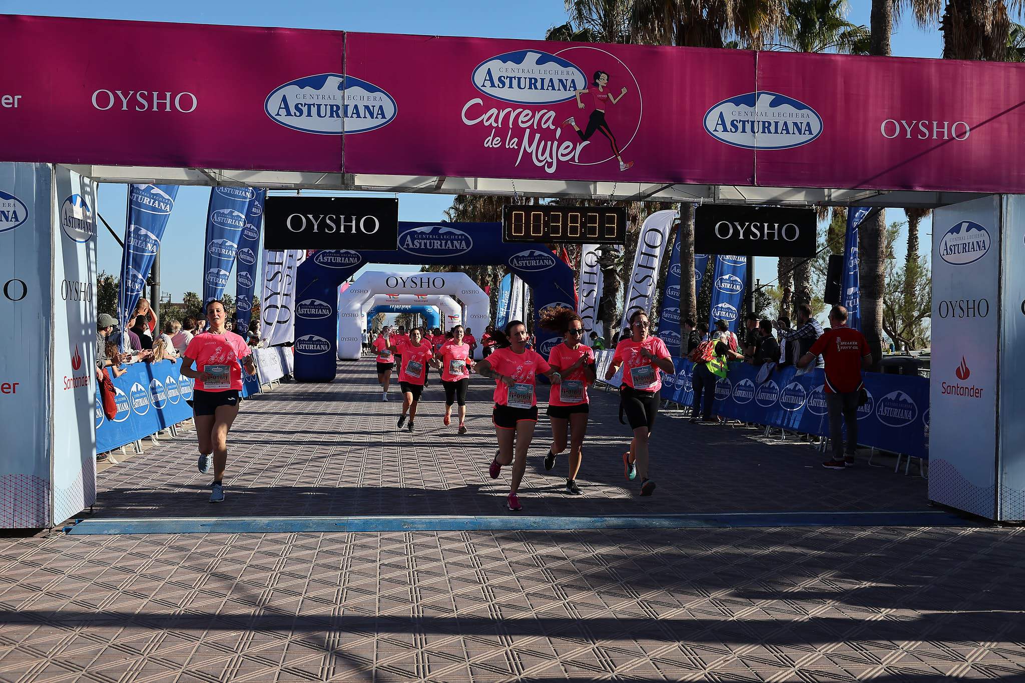 Las mejores fotos de la Carrera de la Mujer Central Lechera Asturiana de Valencia 2024. 0513