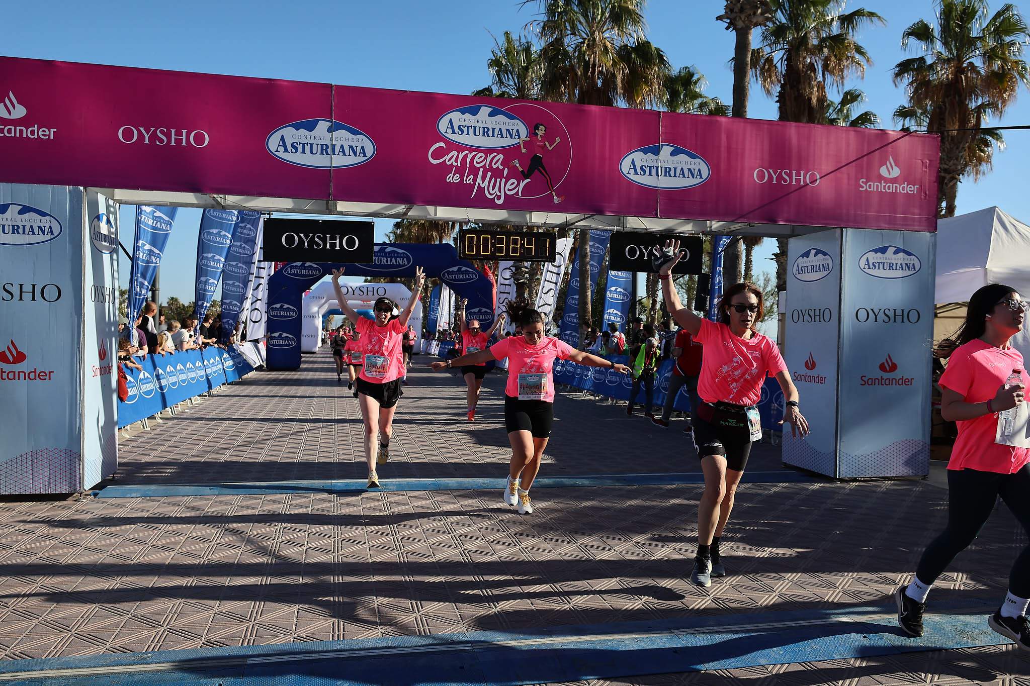 Las mejores fotos de la Carrera de la Mujer Central Lechera Asturiana de Valencia 2024. 0521