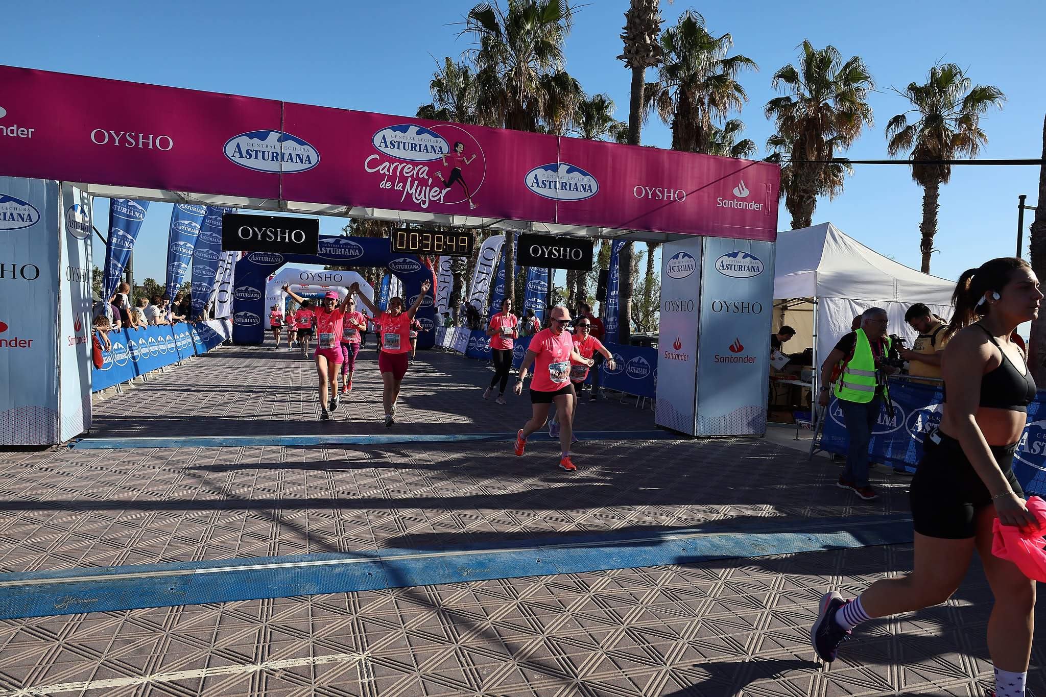 Las mejores fotos de la Carrera de la Mujer Central Lechera Asturiana de Valencia 2024. 0528