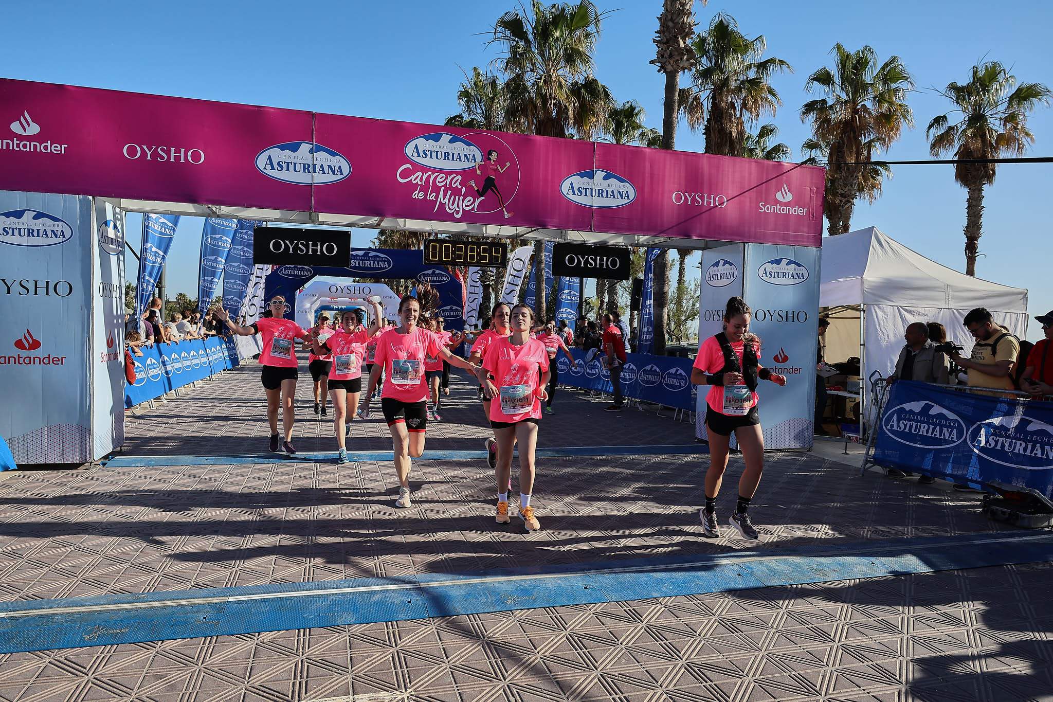 Las mejores fotos de la Carrera de la Mujer Central Lechera Asturiana de Valencia 2024. 0532