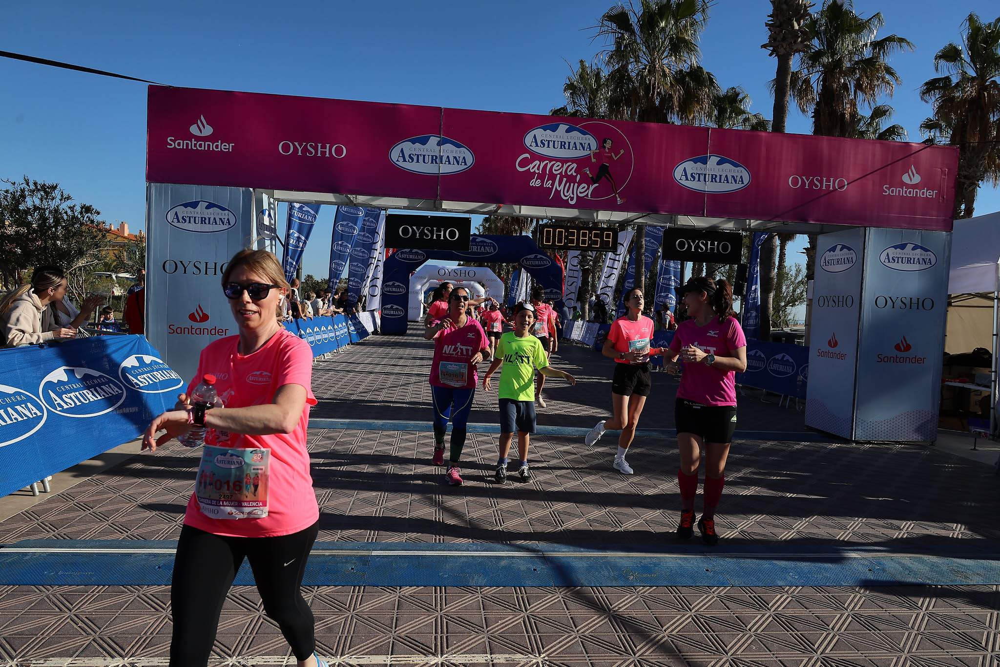 Las mejores fotos de la Carrera de la Mujer Central Lechera Asturiana de Valencia 2024. 0536