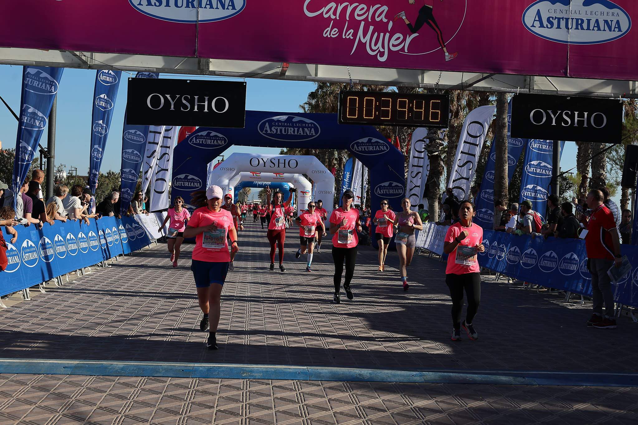 Las mejores fotos de la Carrera de la Mujer Central Lechera Asturiana de Valencia 2024. 0565