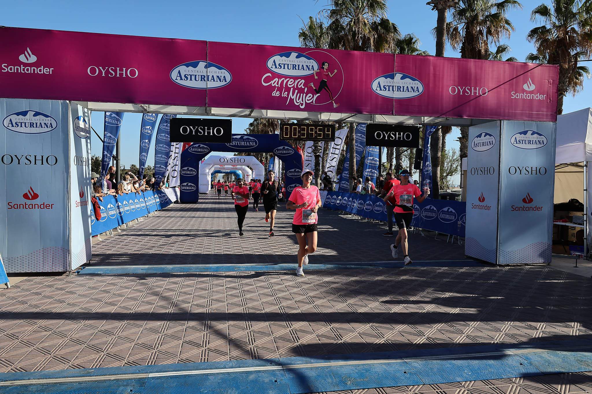 Las mejores fotos de la Carrera de la Mujer Central Lechera Asturiana de Valencia 2024. 0570