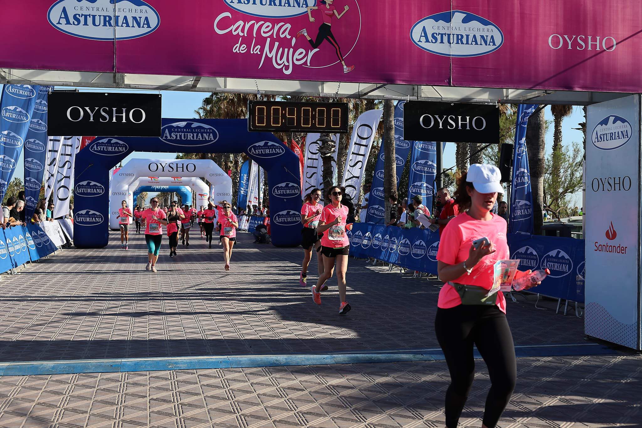 Las mejores fotos de la Carrera de la Mujer Central Lechera Asturiana de Valencia 2024. 0573