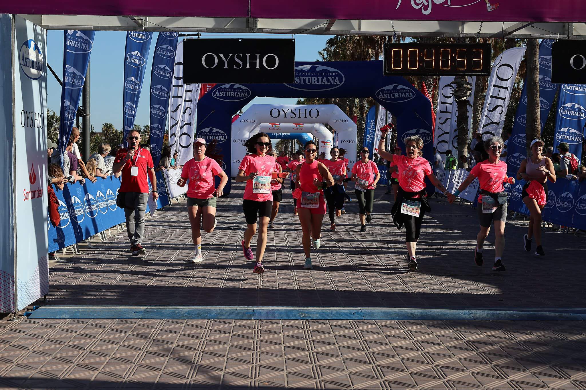 Las mejores fotos de la Carrera de la Mujer Central Lechera Asturiana de Valencia 2024. 0600