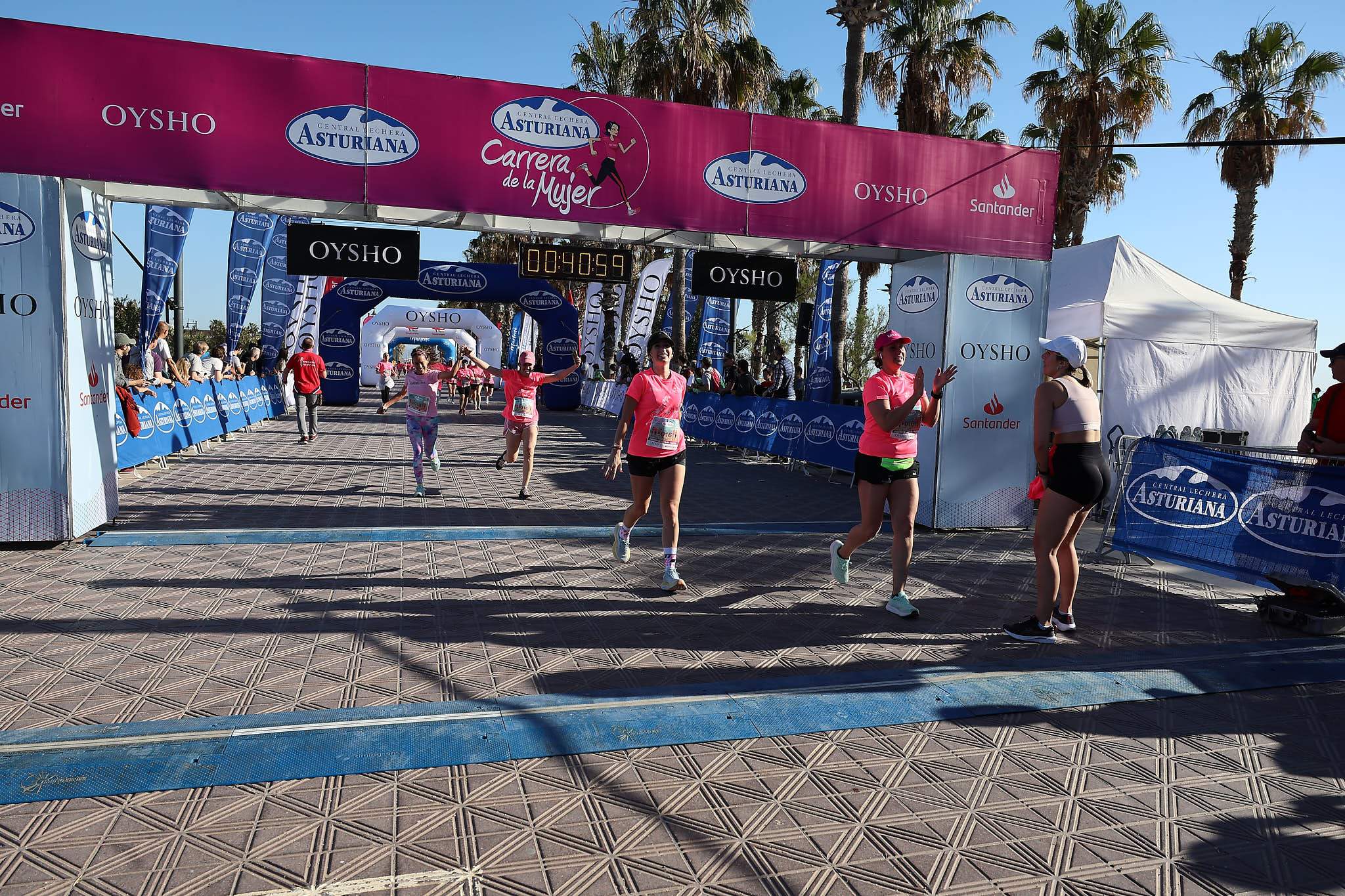 Las mejores fotos de la Carrera de la Mujer Central Lechera Asturiana de Valencia 2024. 0605