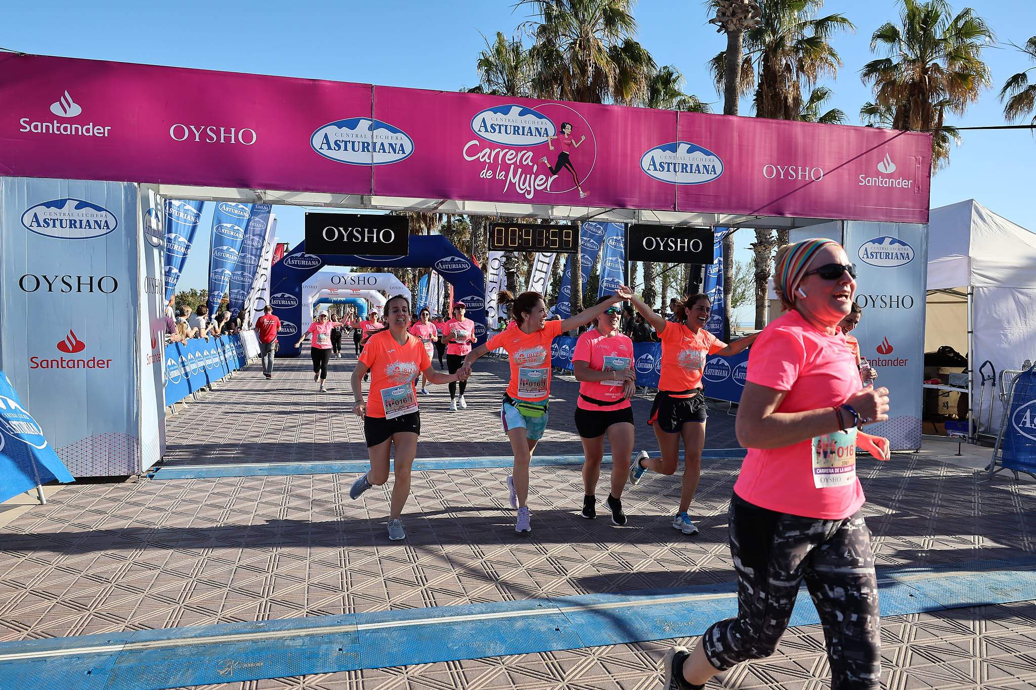 Las mejores fotos de la Carrera de la Mujer Central Lechera Asturiana de Valencia 2024. 0634