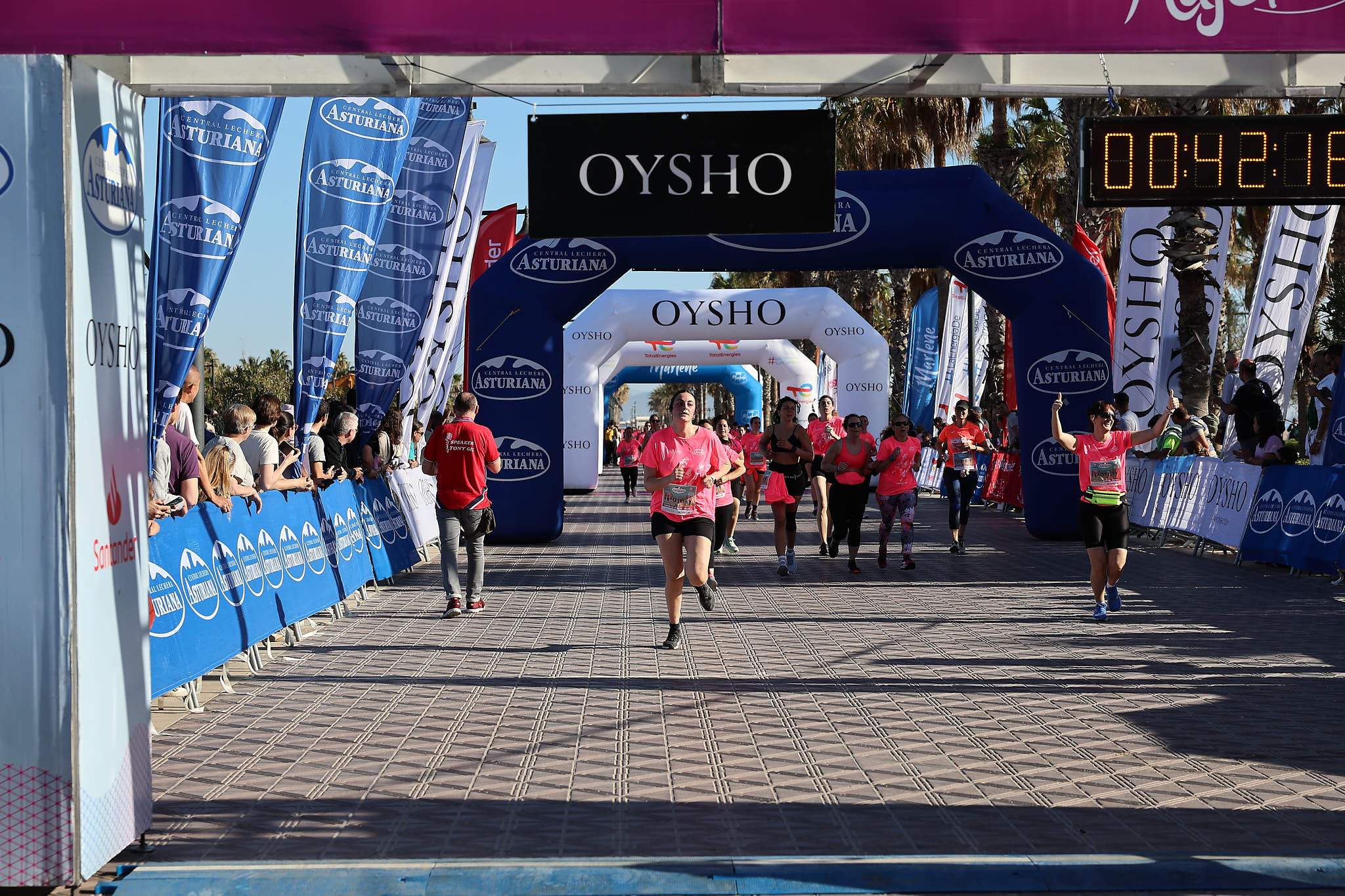 Las mejores fotos de la Carrera de la Mujer Central Lechera Asturiana de Valencia 2024. 0647