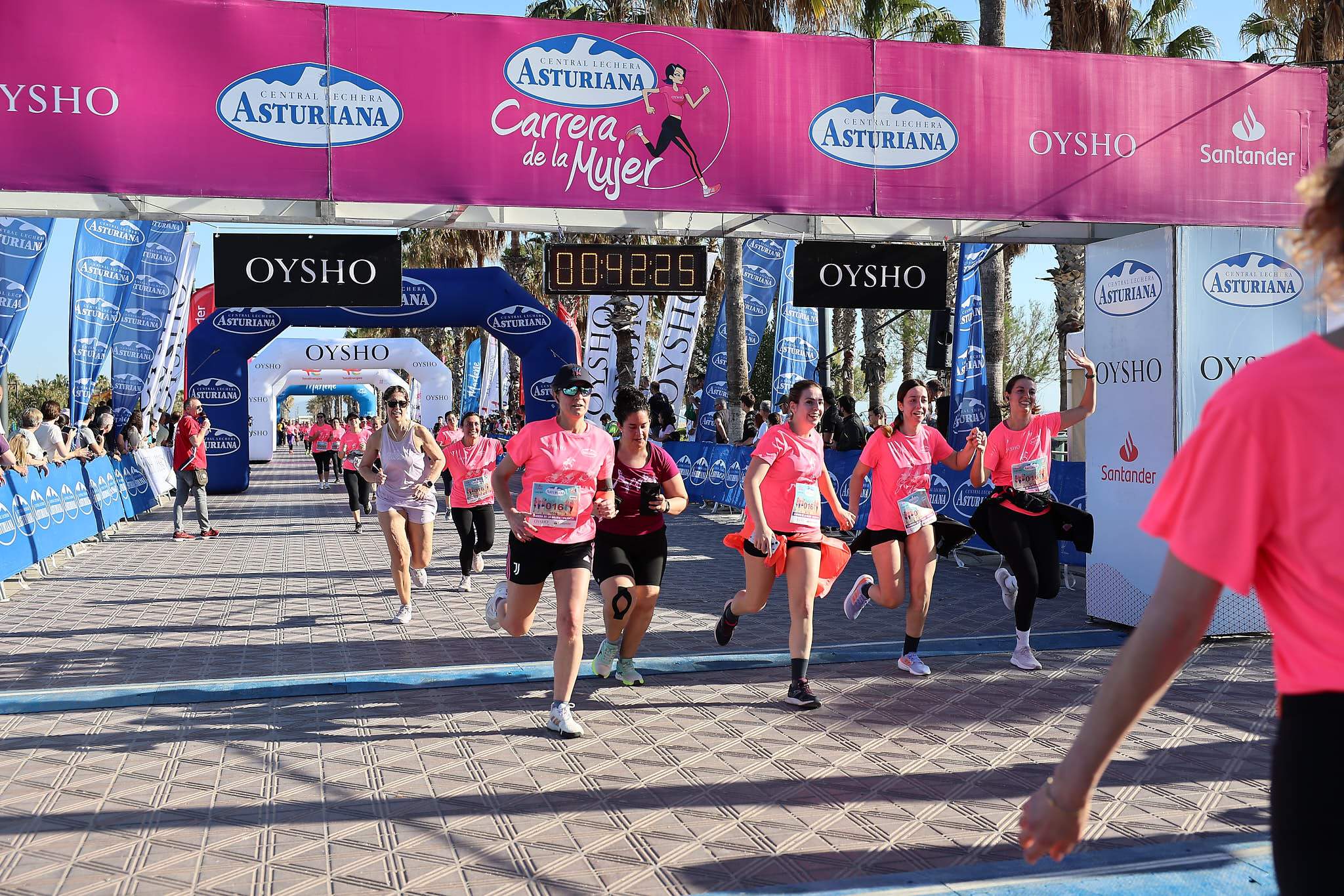 Las mejores fotos de la Carrera de la Mujer Central Lechera Asturiana de Valencia 2024. 0652