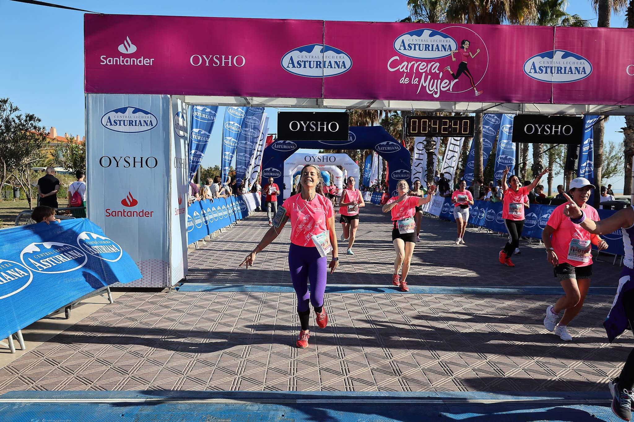 Las mejores fotos de la Carrera de la Mujer Central Lechera Asturiana de Valencia 2024. 0661