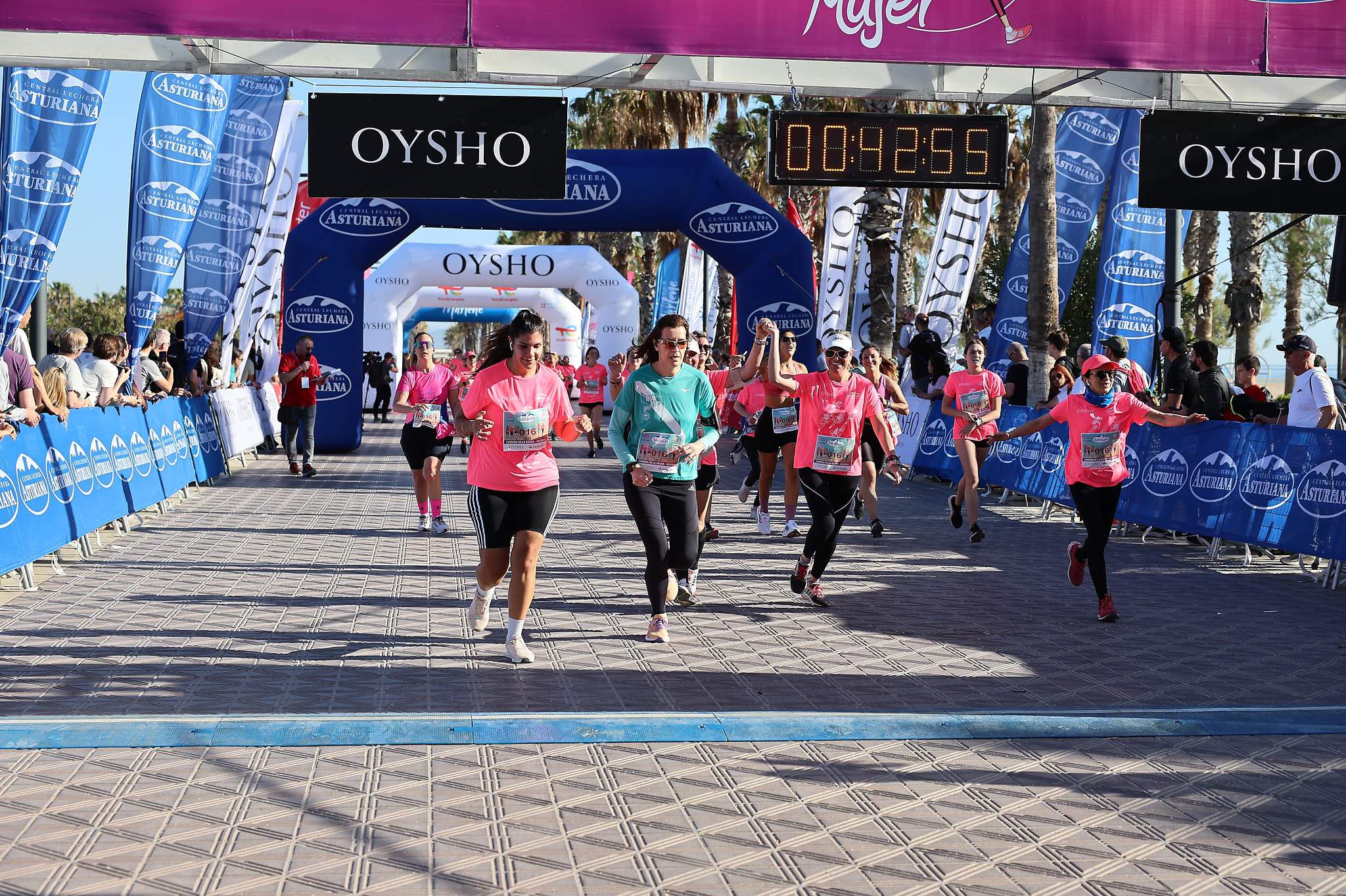 Las mejores fotos de la Carrera de la Mujer Central Lechera Asturiana de Valencia 2024. 0670