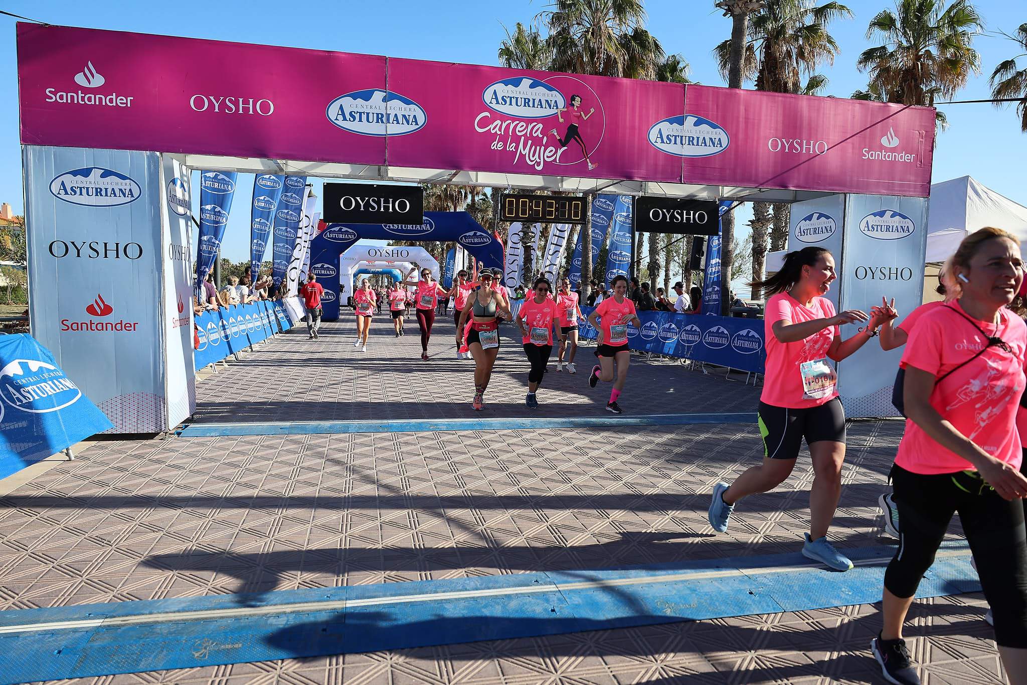 Las mejores fotos de la Carrera de la Mujer Central Lechera Asturiana de Valencia 2024. 0678