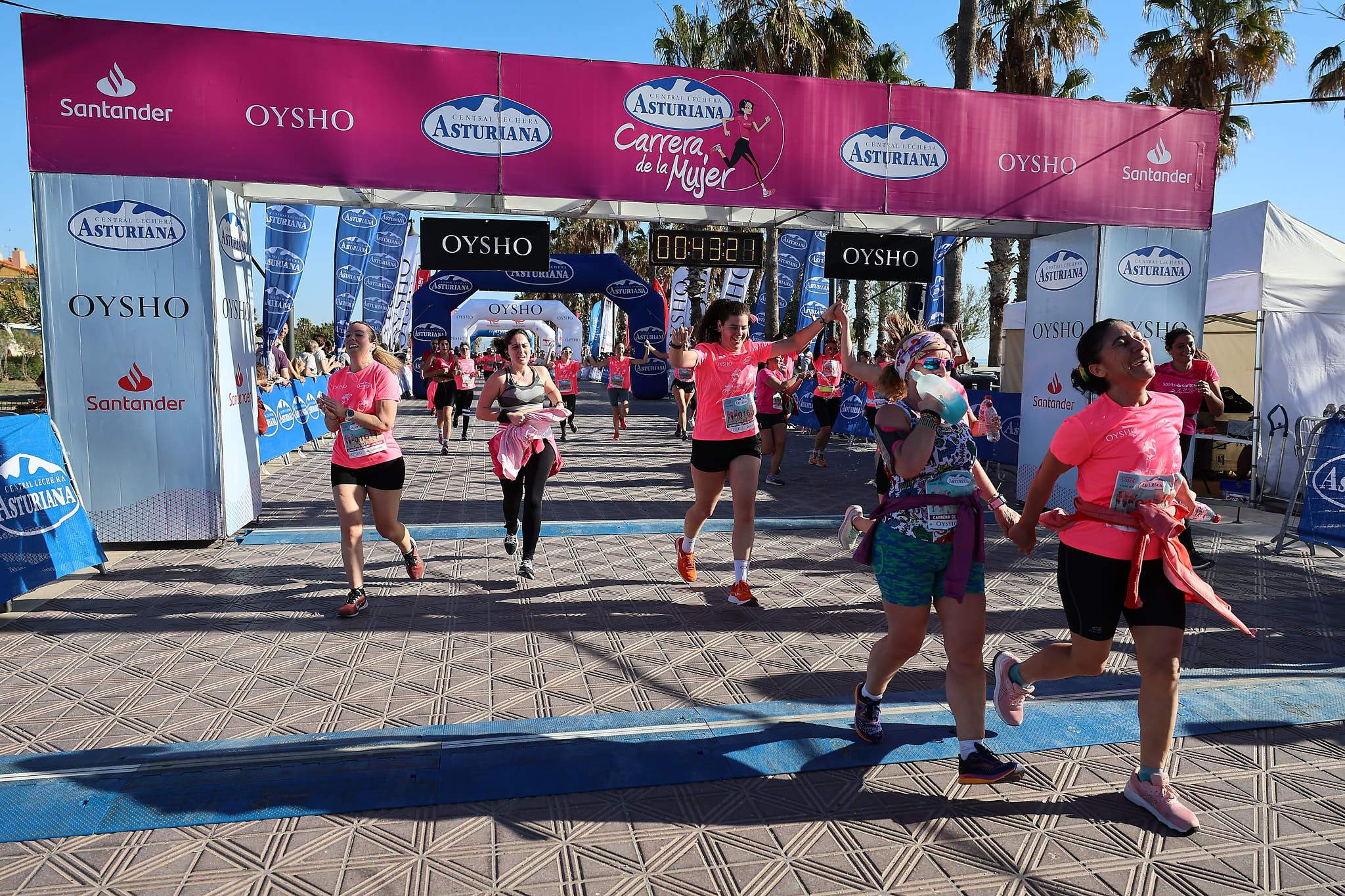 Las mejores fotos de la Carrera de la Mujer Central Lechera Asturiana de Valencia 2024. 0686