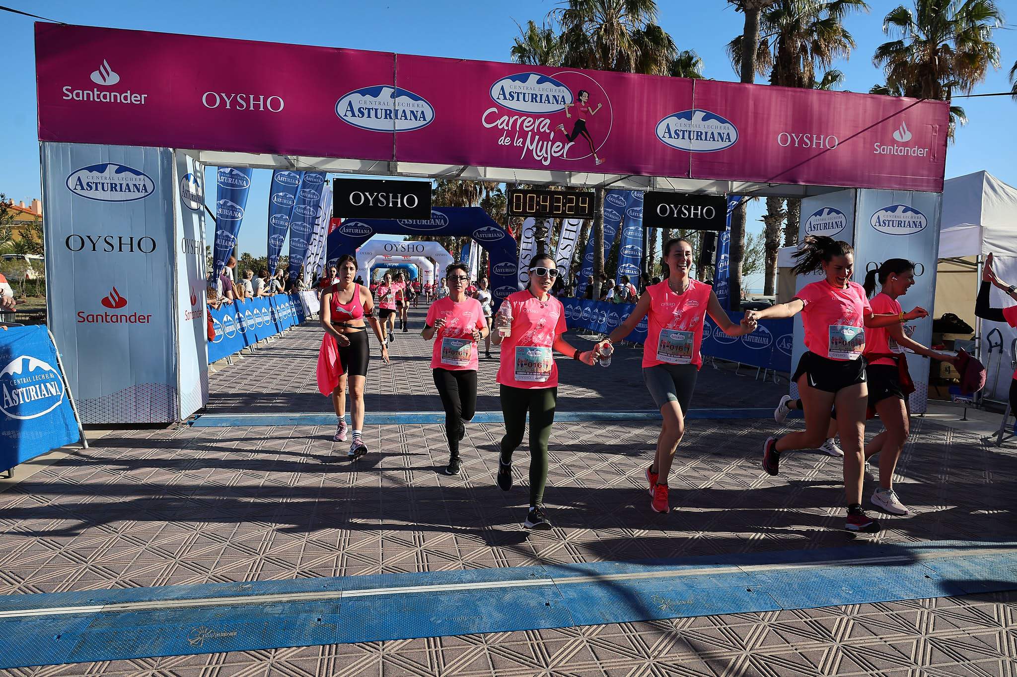 Las mejores fotos de la Carrera de la Mujer Central Lechera Asturiana de Valencia 2024. 0688