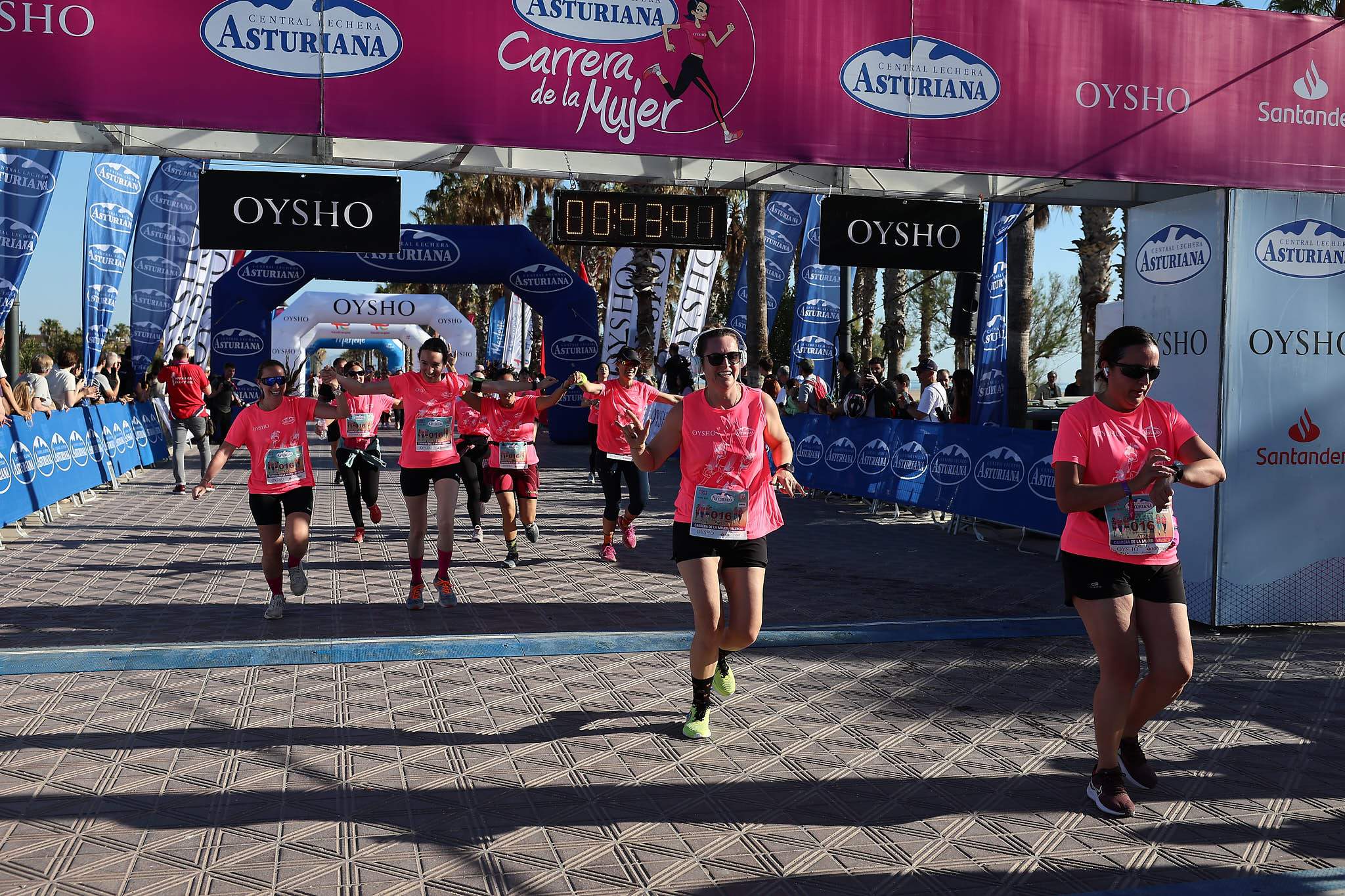 Las mejores fotos de la Carrera de la Mujer Central Lechera Asturiana de Valencia 2024. 0696