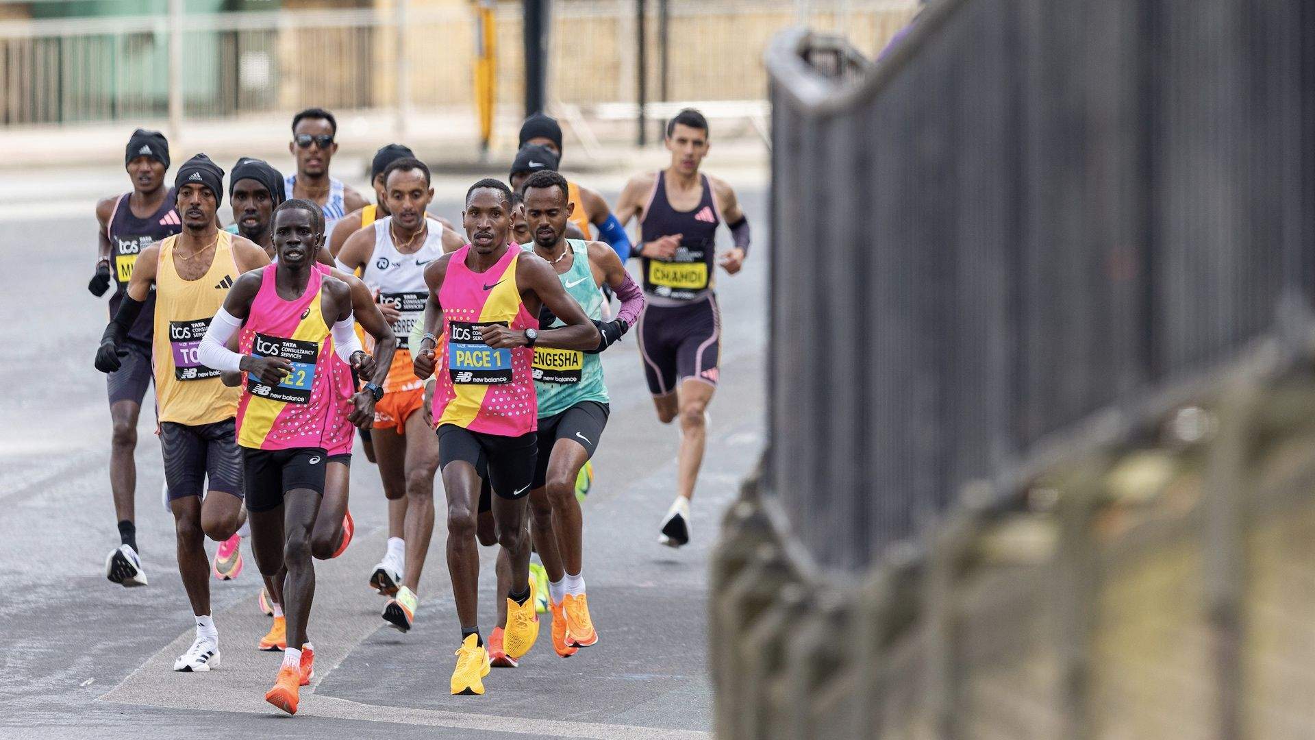 Una imagen de los primeros kilómetros del Maratón de Londres 2024 que no tuvo españoles entre la élite. Una imagen de los primeros kilómetros del Maratón de Londres 2024 que no tuvo españoles entre la élite.