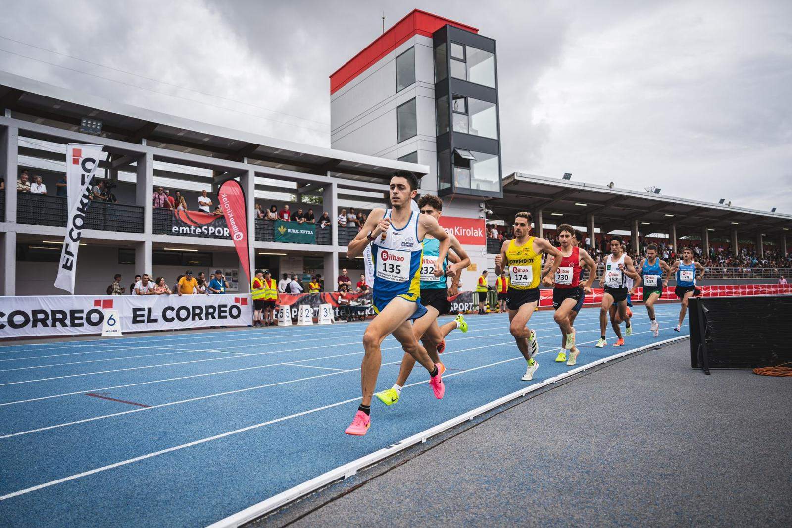 El azul de Zorrotza suele ser escenario de grandes pruebas de mediofondo. VÍCTOR SECO (VSM PHOTOEVENTS)