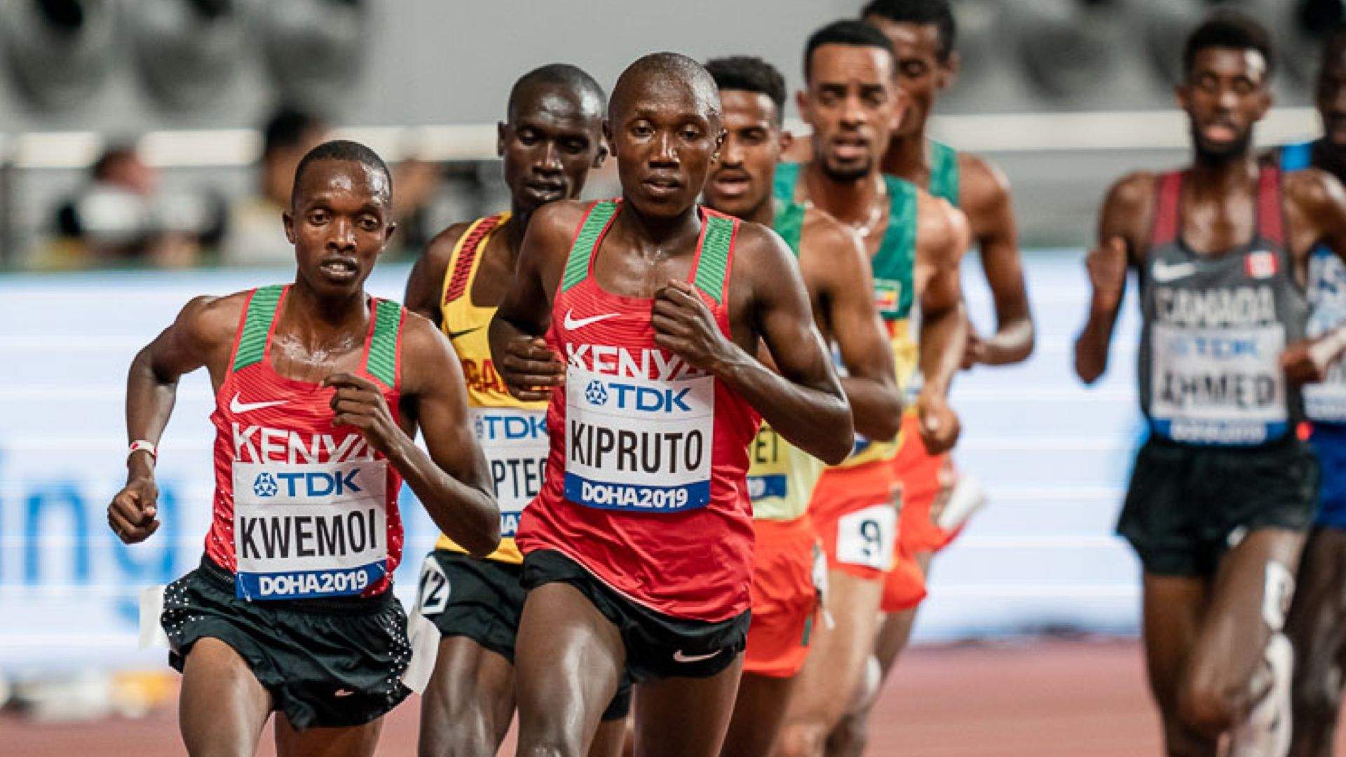 Rhonex Kipruto en el Campeonato del Mundo de Doha 2019 junto a su compatriota Kwemoi, también sancionado por dopaje. SPORTMEDIA.