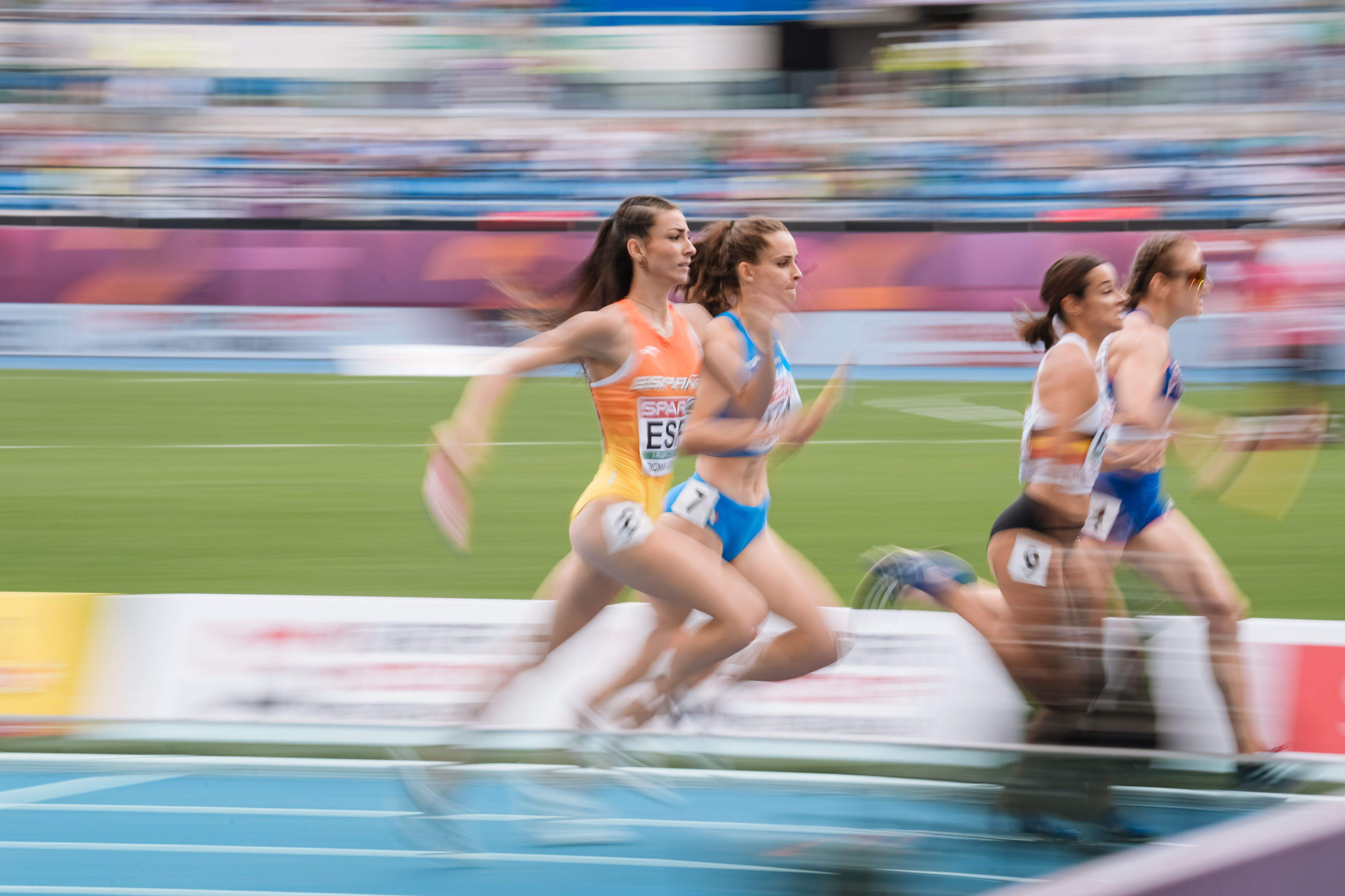 Blanca Hervás en pleno esfuerzo durante las eliminatorias del relevo largo / Foto: Sportmedia Blanca Hervás en pleno esfuerzo durante las eliminatorias del relevo largo / Foto: Sportmedia