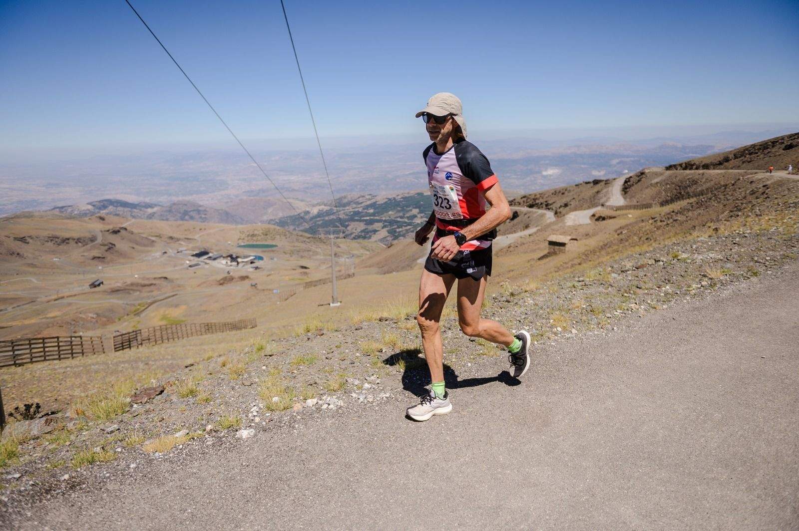 En el último tramo de la Subida al Pico Veleta se abandona el asfalto y el piso se rompe. LASTLAP