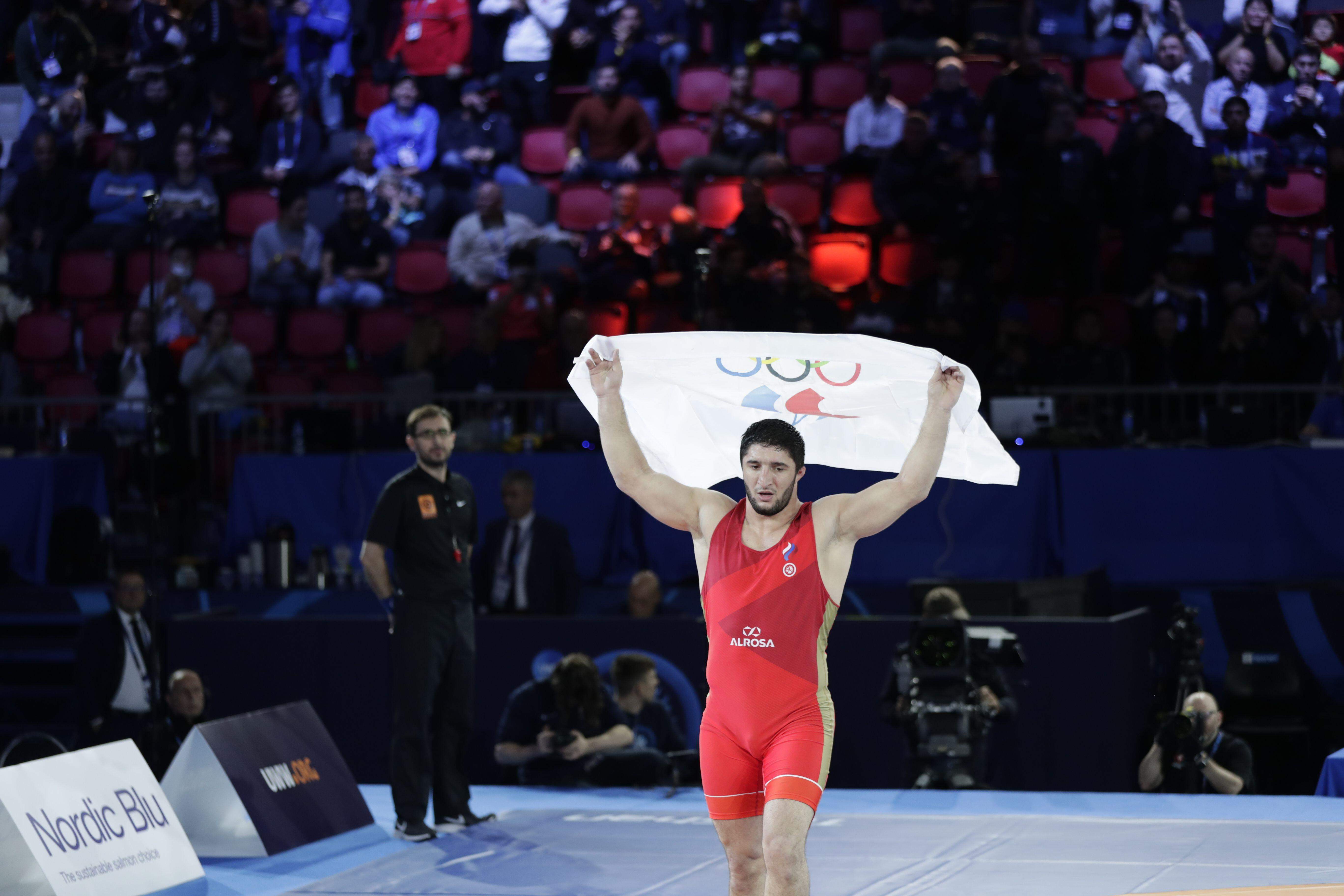 Abdulrashid Sadulaev celebra su oro en el Mundial de lucha en Oslo 2021. ALAMY