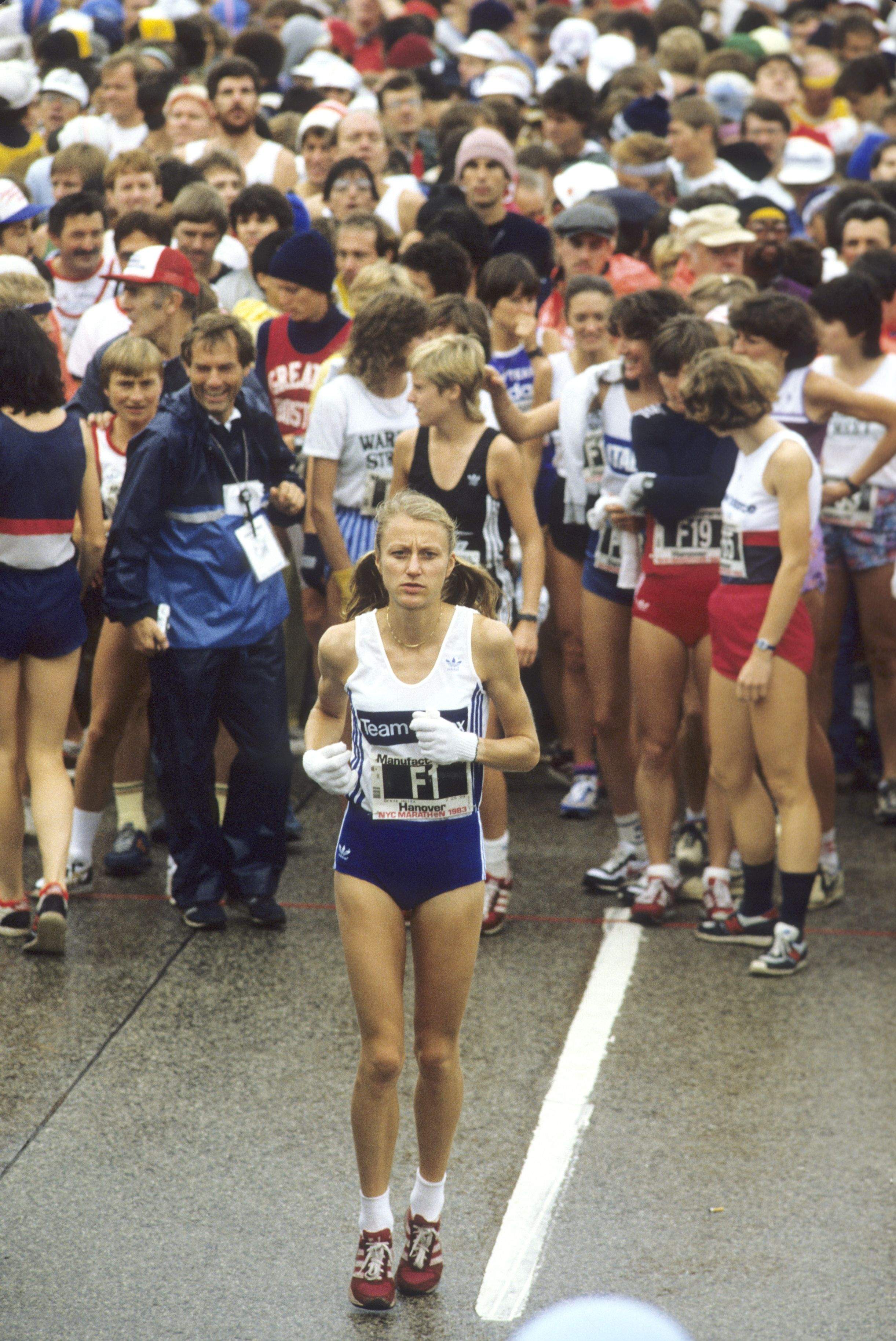 El palmarés de la noruega Grete Waitz es imposible de resumir e incluye nueve triunfos en el Maratón de Nueva York, cinco oros en Mundiales de cross, un título de campeona del mundo de maratón y una plata olímpica en los 42,195 kilómetros.