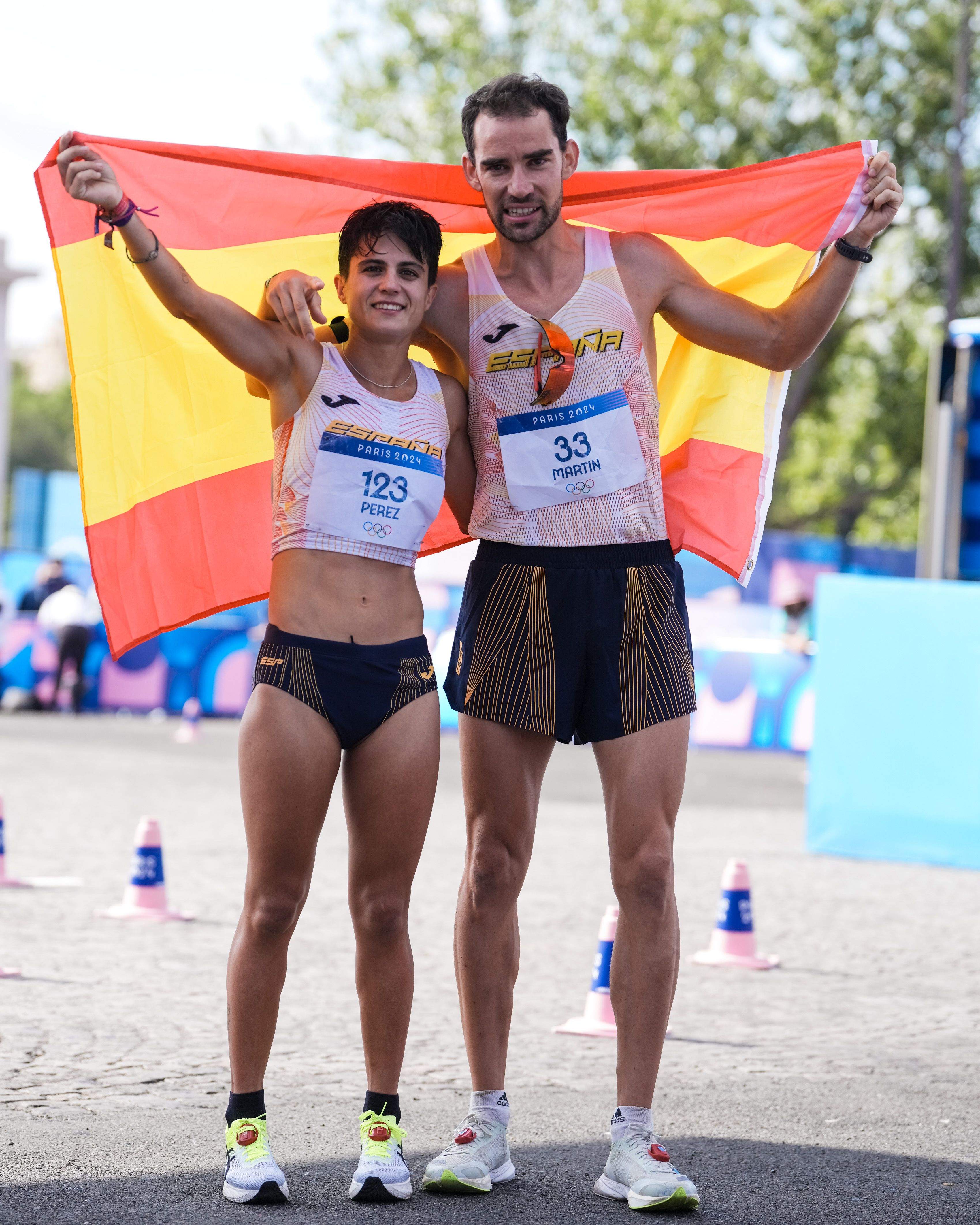 María Pérez y Álvaro Martín celebran su oro en París. SPORTMEDIA.