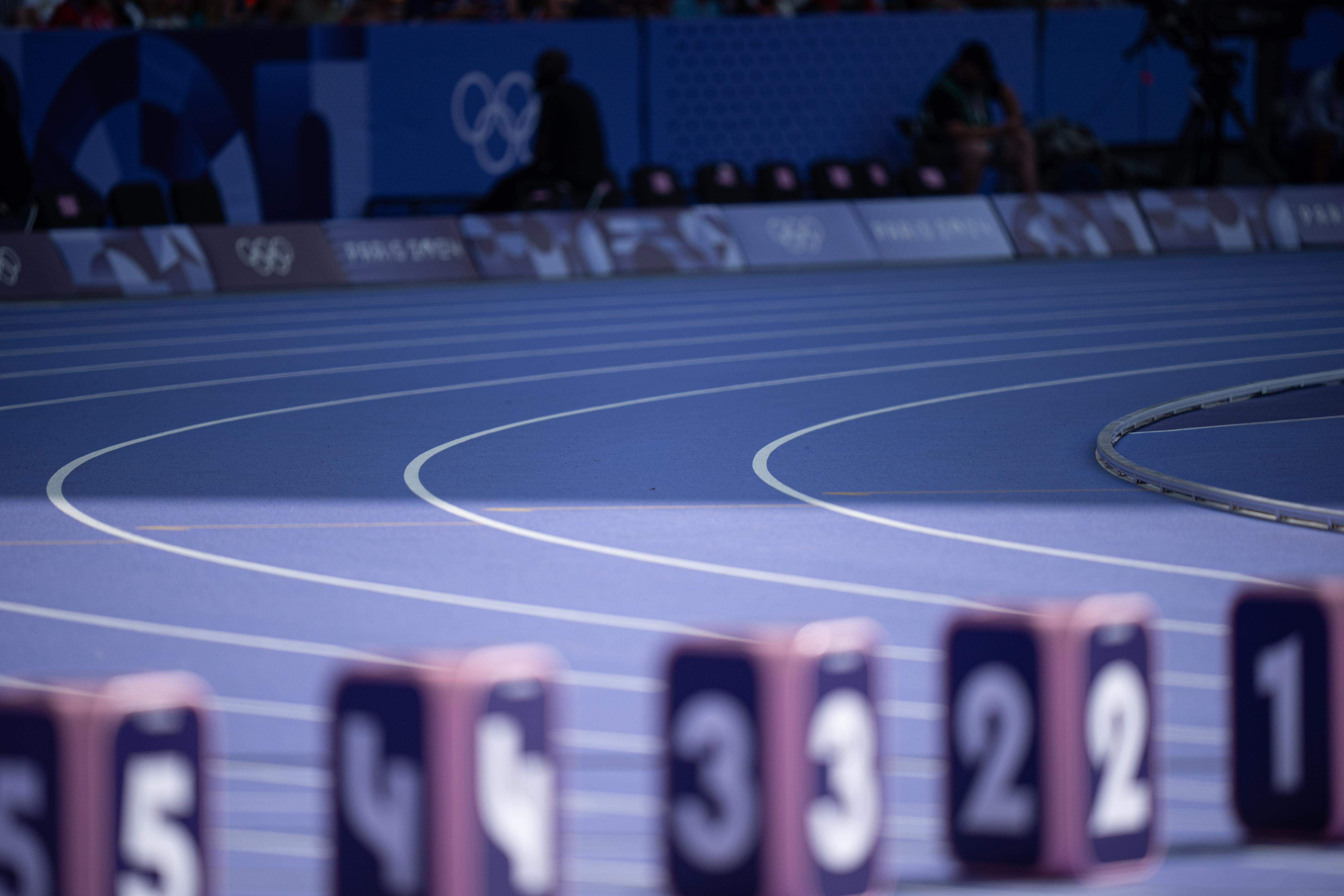 Te contamos las principales características de la nueva pista morada de Mondo en los Juegos Olímpicos de París. VSM PHOTOEVENTS. Te contamos las principales características de la nueva pista morada de Mondo en los Juegos Olímpicos de París. VSM PHOTOEVENTS.