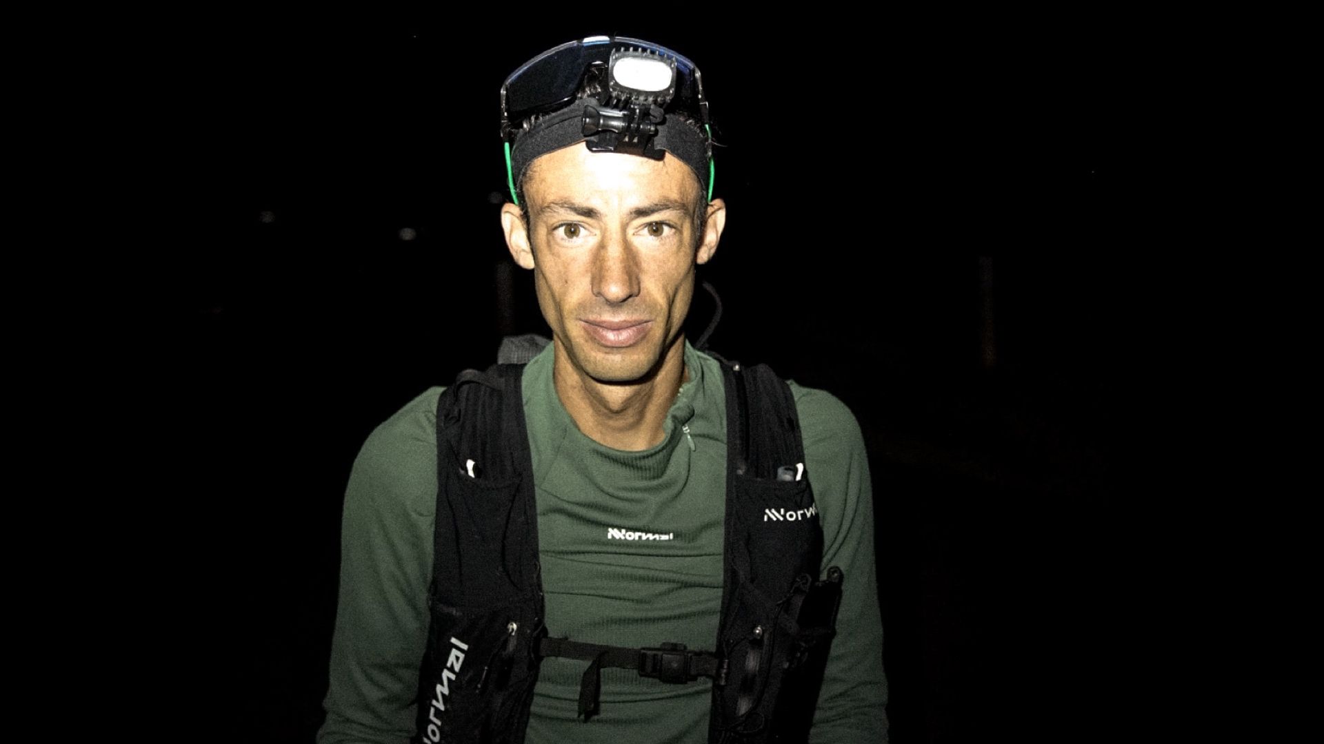 Kilian Jornet en una de las etapas de su reto Alpine Connections. DAVID ARIÑO. Kilian Jornet en una de las etapas de su reto Alpine Connections. DAVID ARIÑO.