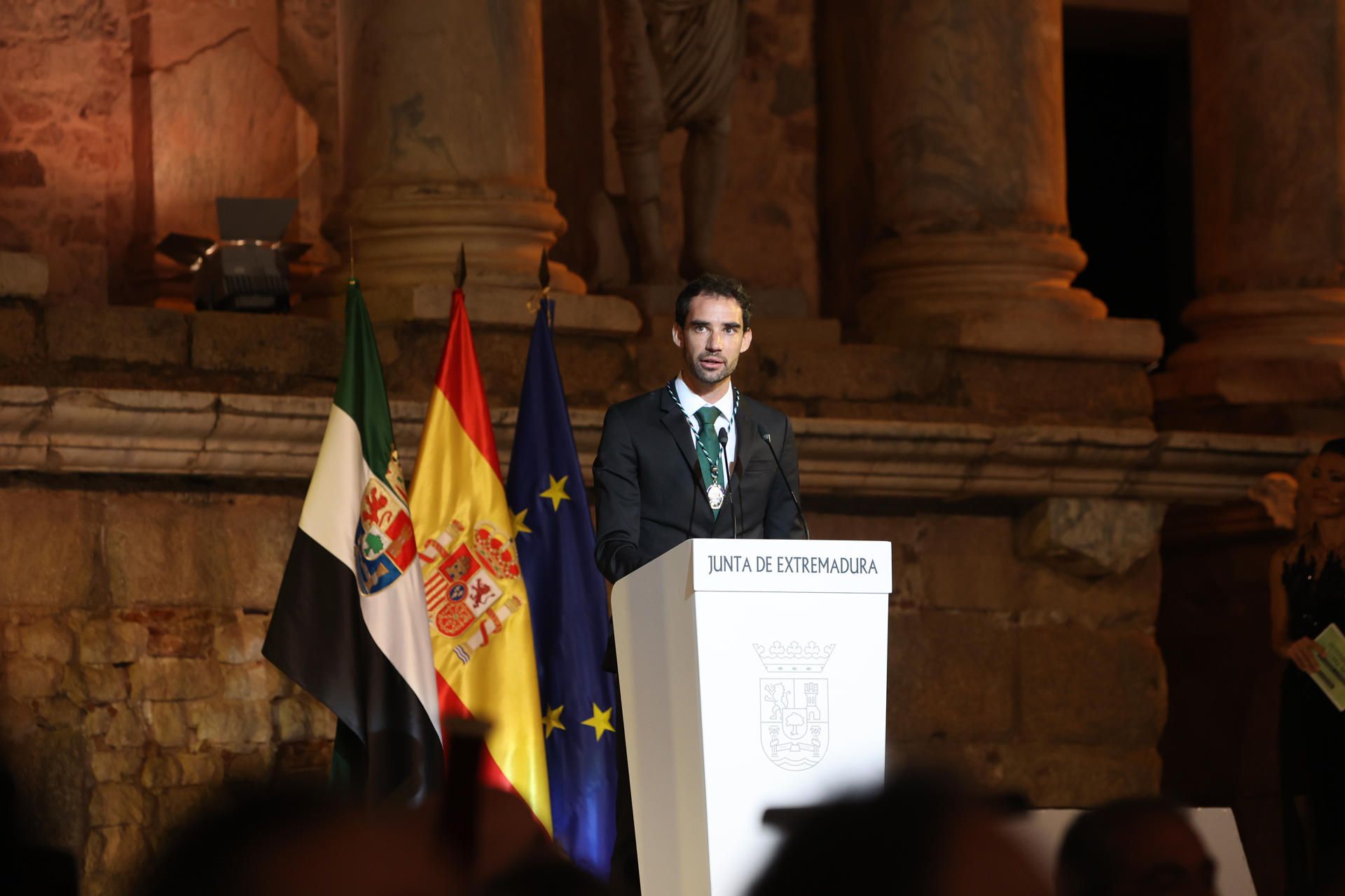 El marchador Álvaro Martín tras recibir una de las medallas entregadas en el ´Día de Extremadura´. EFE. El marchador Álvaro Martín tras recibir una de las medallas entregadas en el ´Día de Extremadura´. EFE.