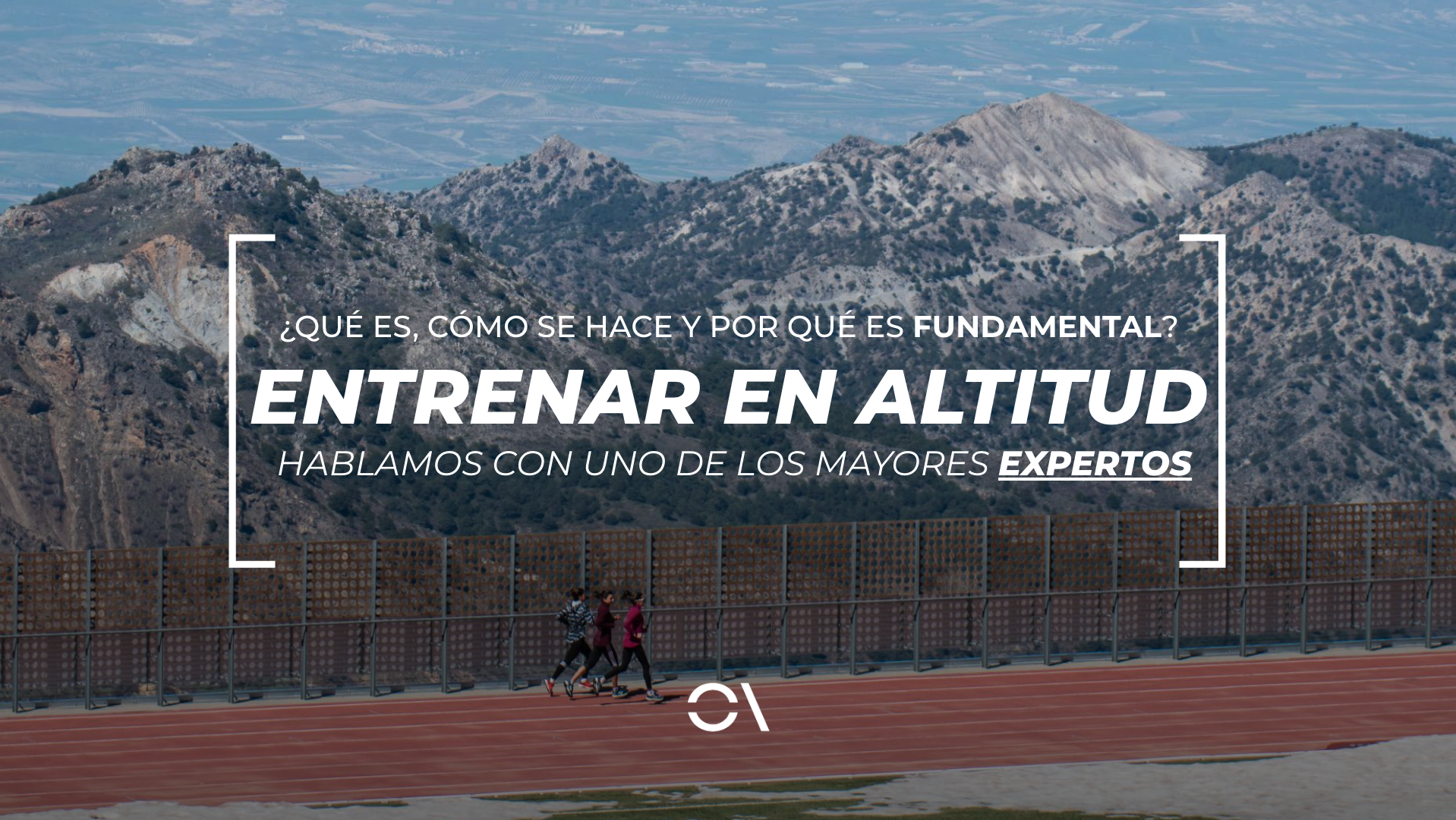 Tres atletas entrenan en la pista del CAR de Sierra Nevada, ubicado en altitud, algo fundamental para los corredores. SPORTMEDIA. Tres atletas entrenan en la pista del CAR de Sierra Nevada, ubicado en altitud, algo fundamental para los corredores. SPORTMEDIA.