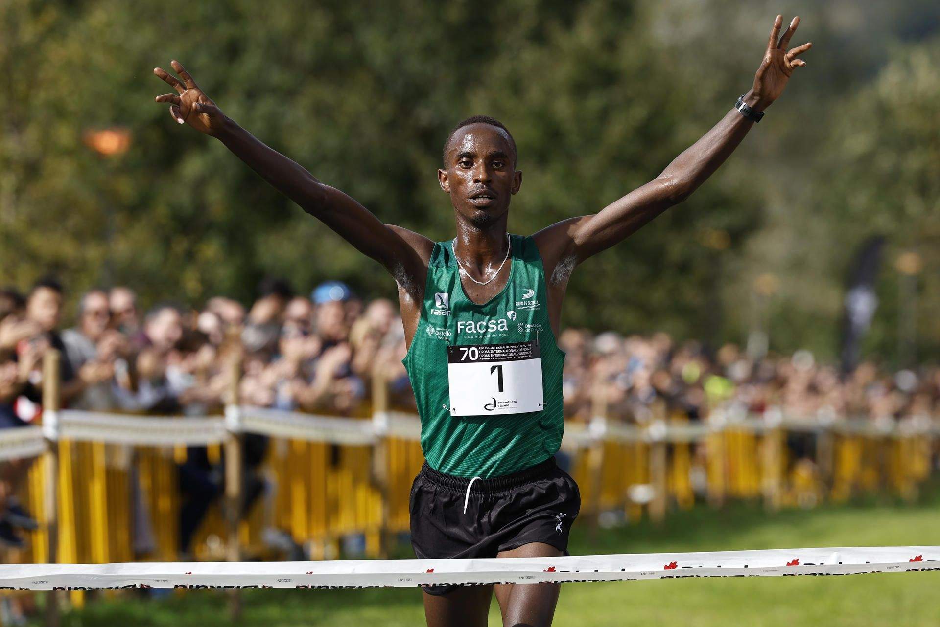 Rodrigue Kwizera se impone en la Cross internacional Zornotza celebrada en Amorebieta Etzano.