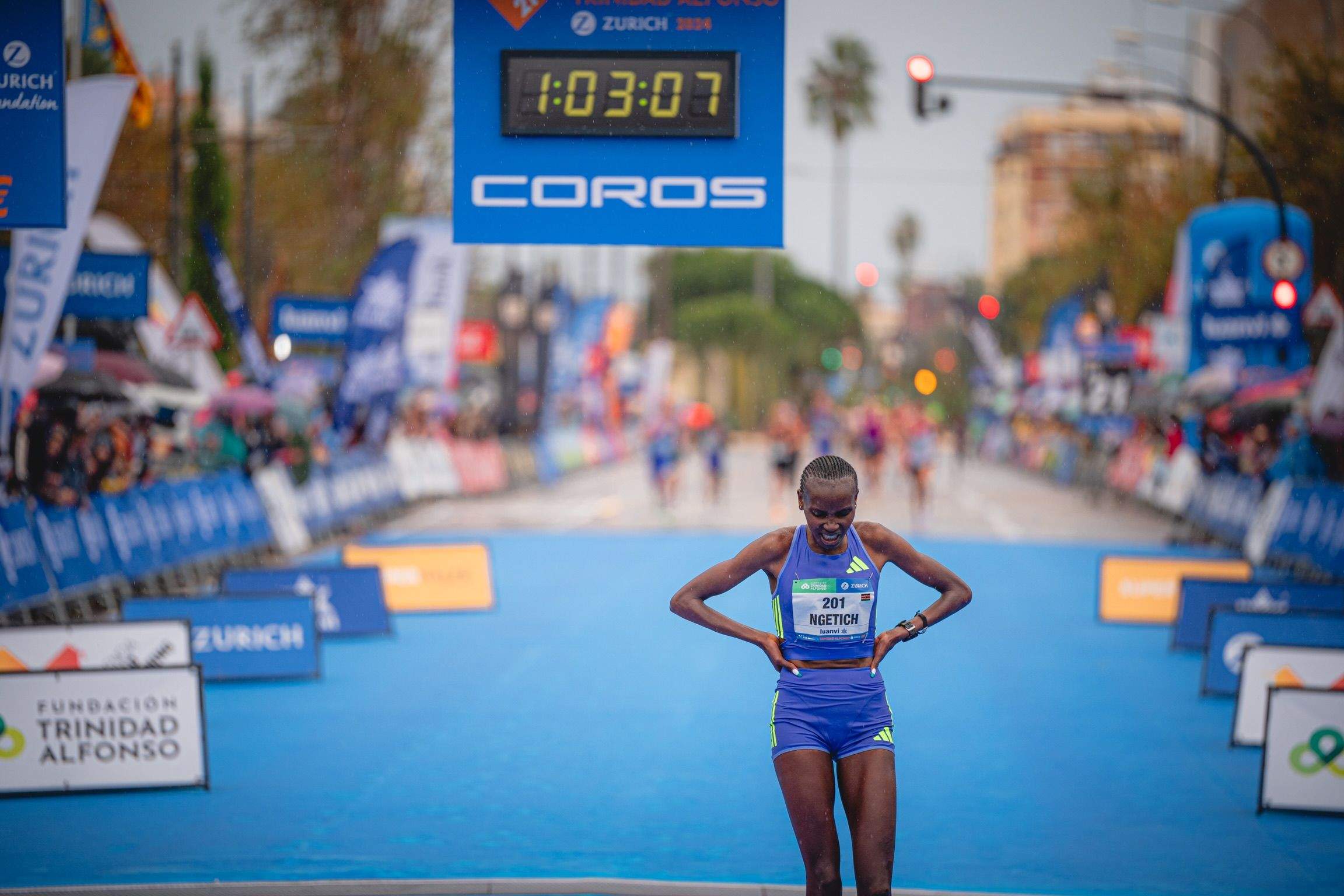 Agnes Ngetich después de firmar la segunda mejor marca de la historia en medio maratón en Valencia. VSM PHOTOEVENTS. Agnes Ngetich después de firmar la segunda mejor marca de la historia en medio maratón en Valencia. VSM PHOTOEVENTS.