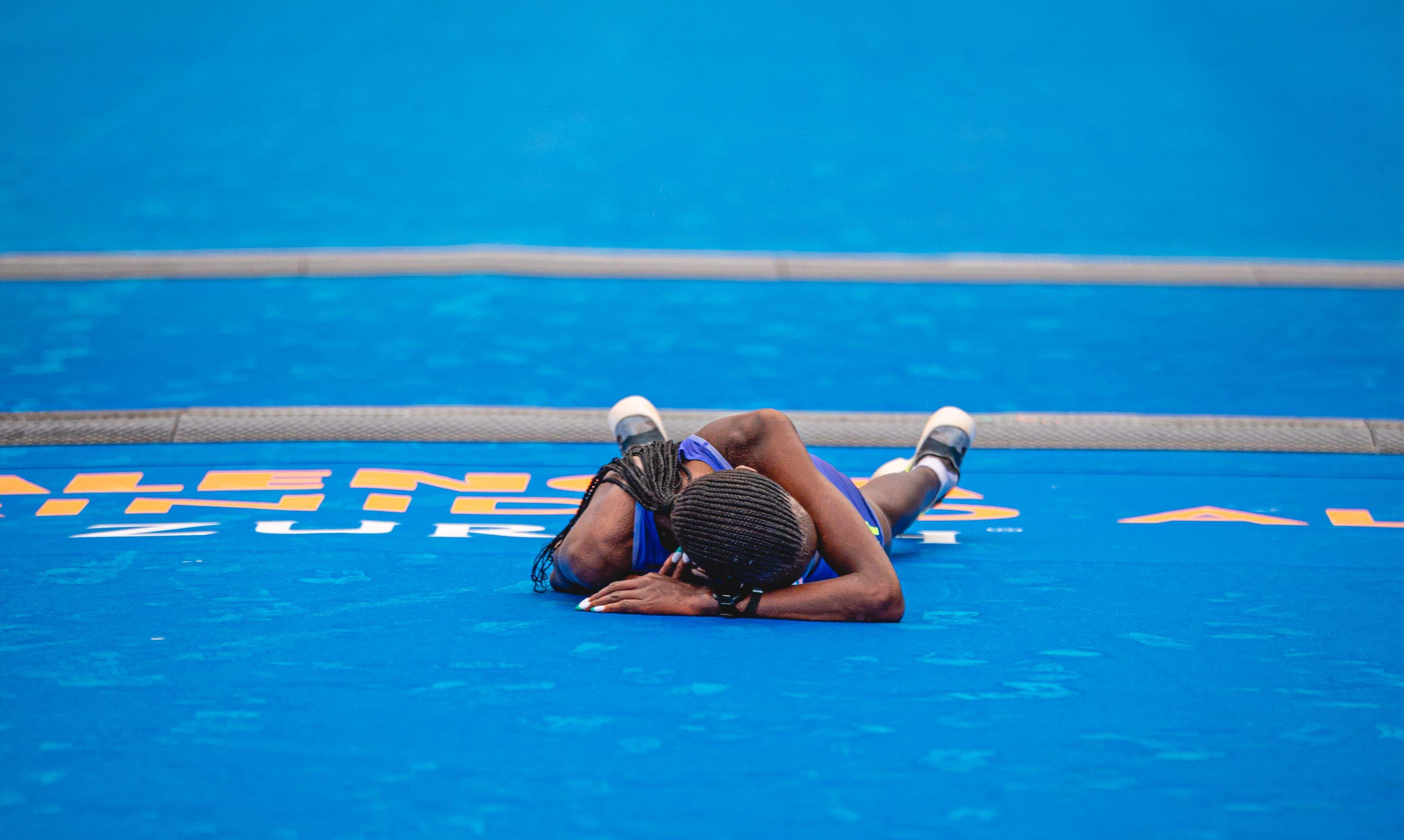 Agnes Ngetich en la mega del Medio Maratón de Valencia 2024. VSM PHOTOEVENTS.