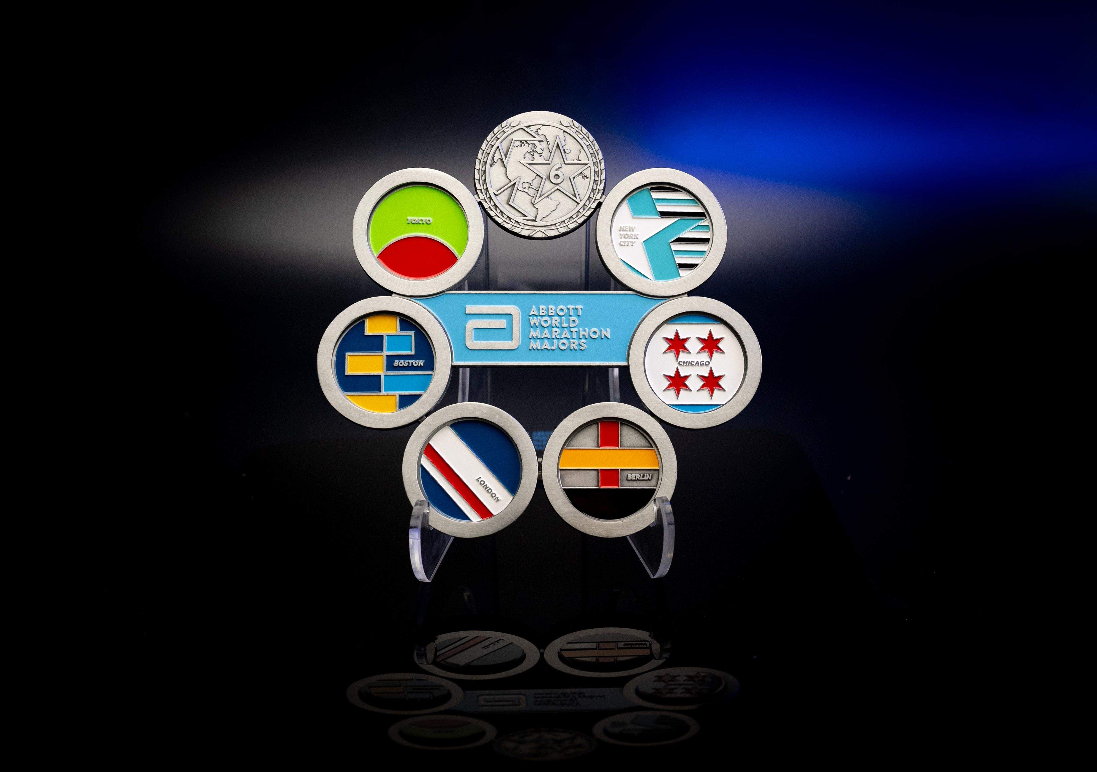 La medalla de los World Marathon Majors incluyendo la insignia de Sídney.