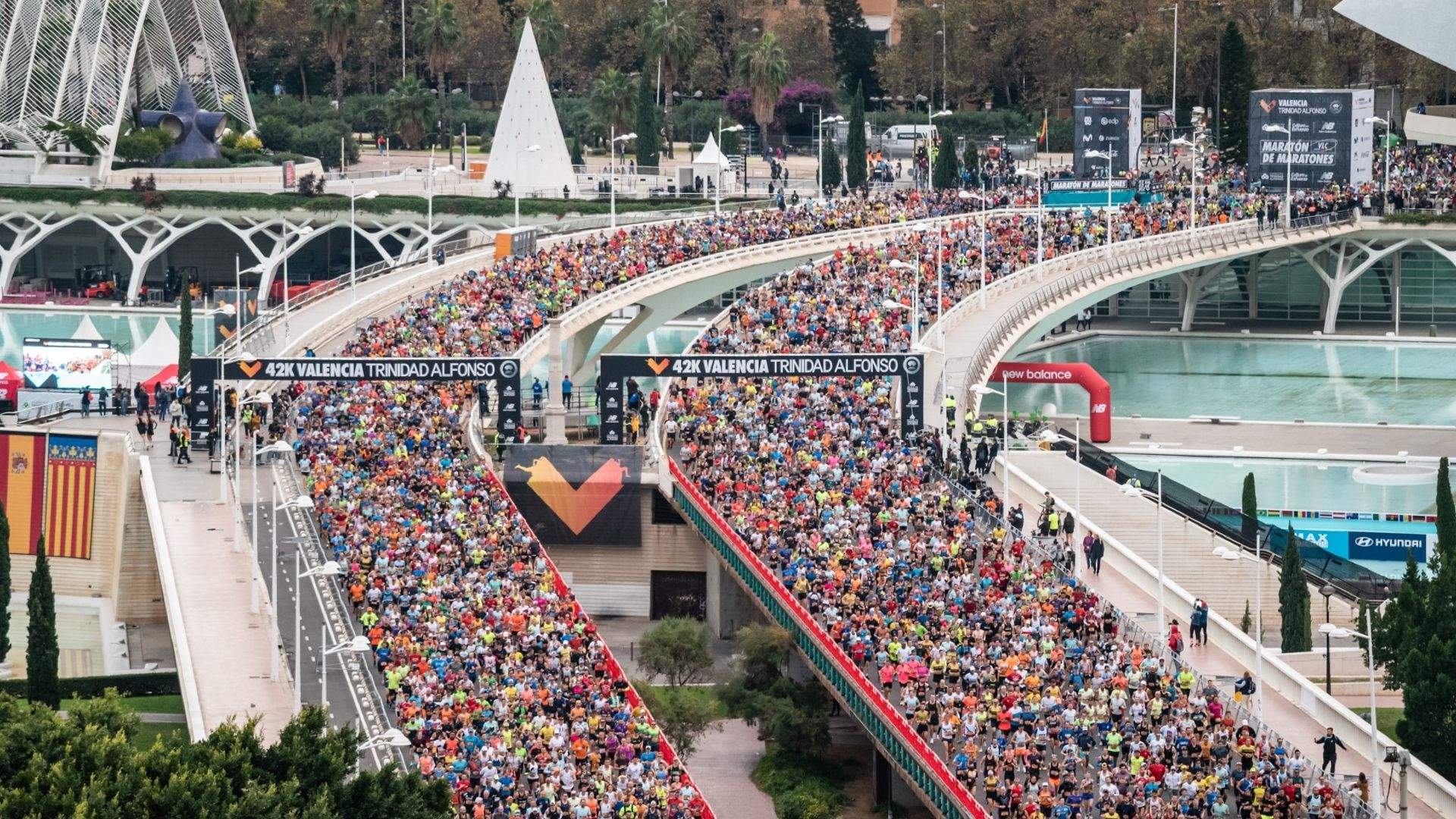 Una imagen de la salida del Maratón de Valencia, que este año se celebra el 1 de diciembre. VLCRUNNING.